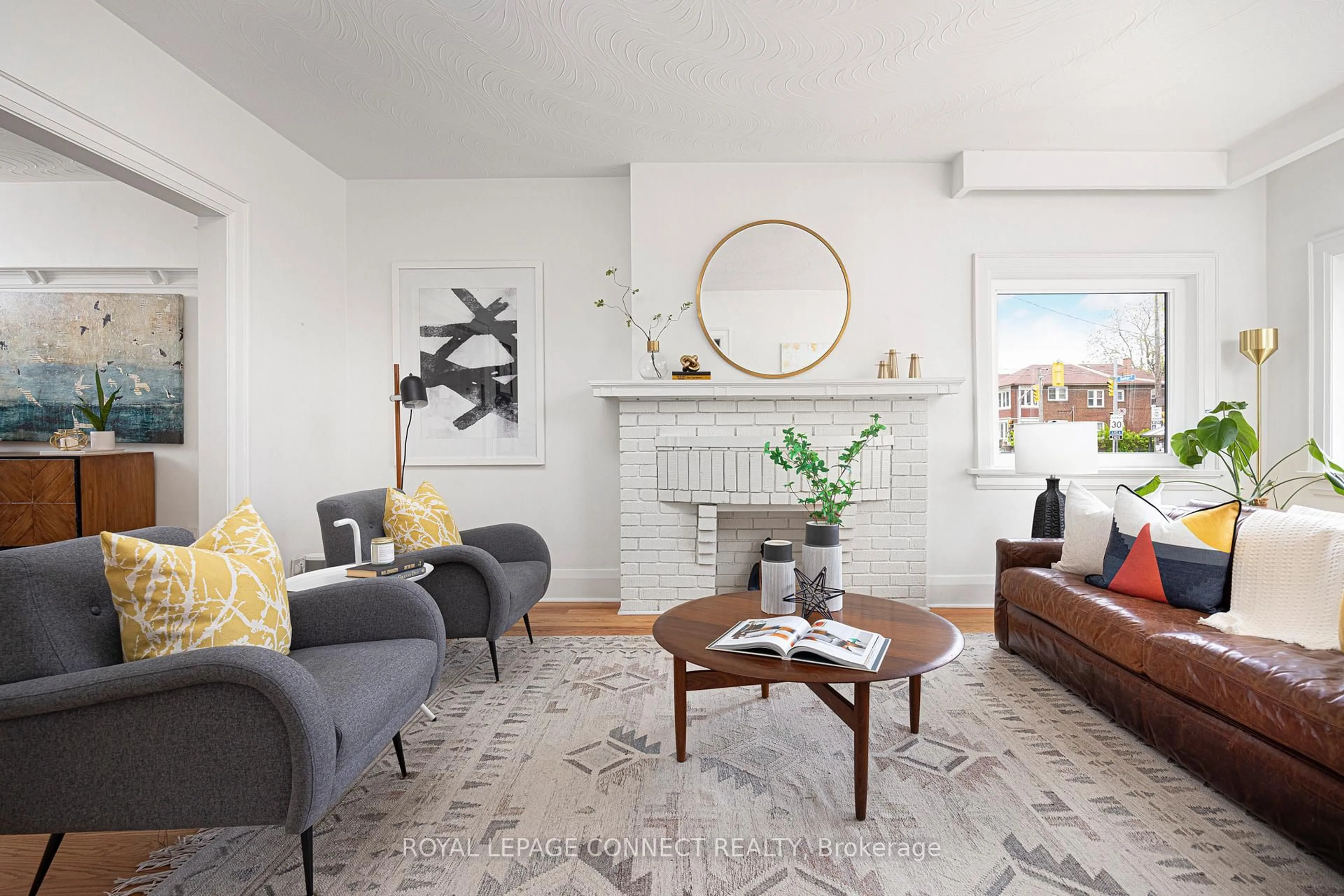 Living room with furniture, unknown for 379 Quebec Ave, Toronto Ontario M6P 2V5