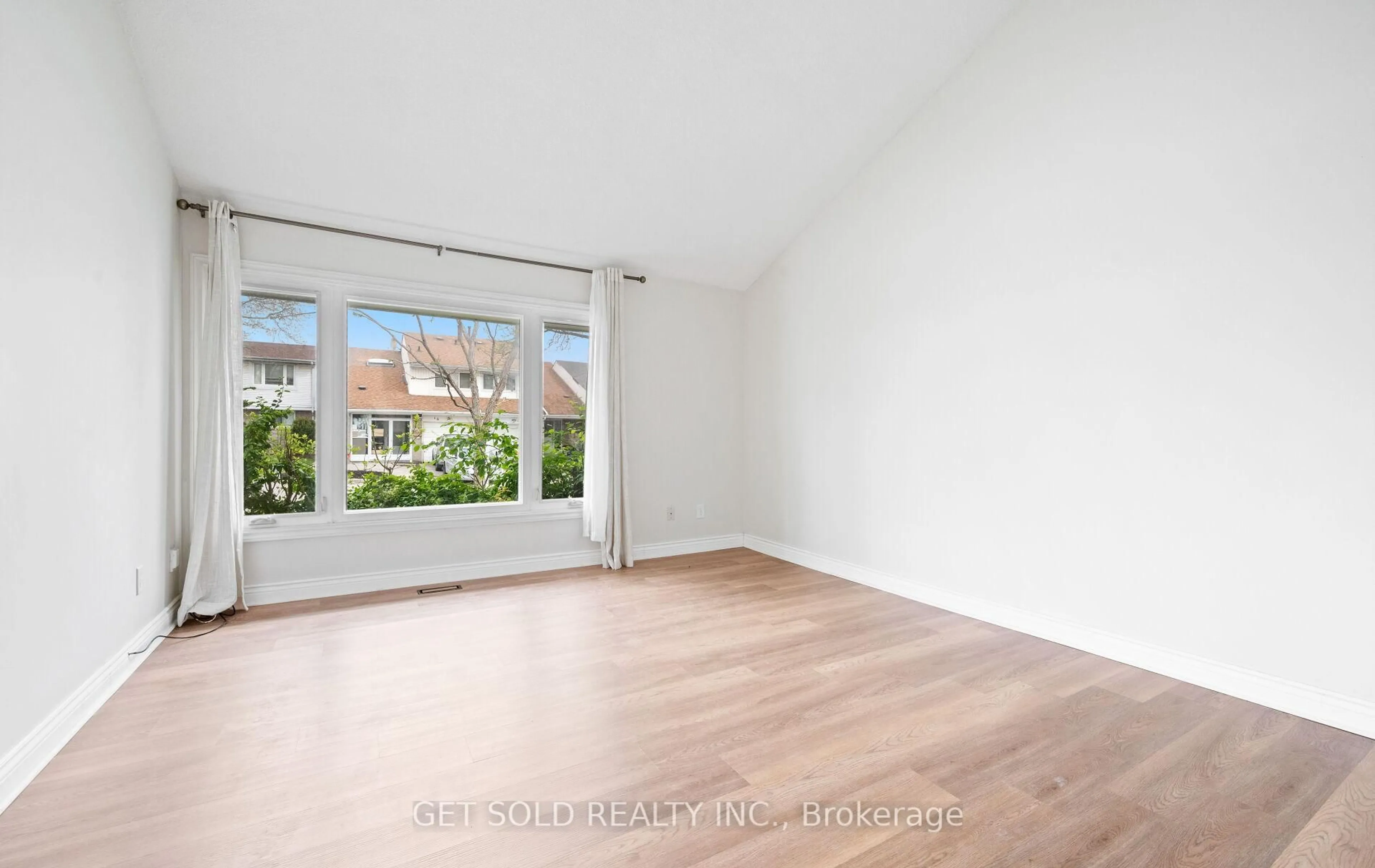 A pic of a room for 15 Wray Crt, Toronto Ontario M9V 4K4