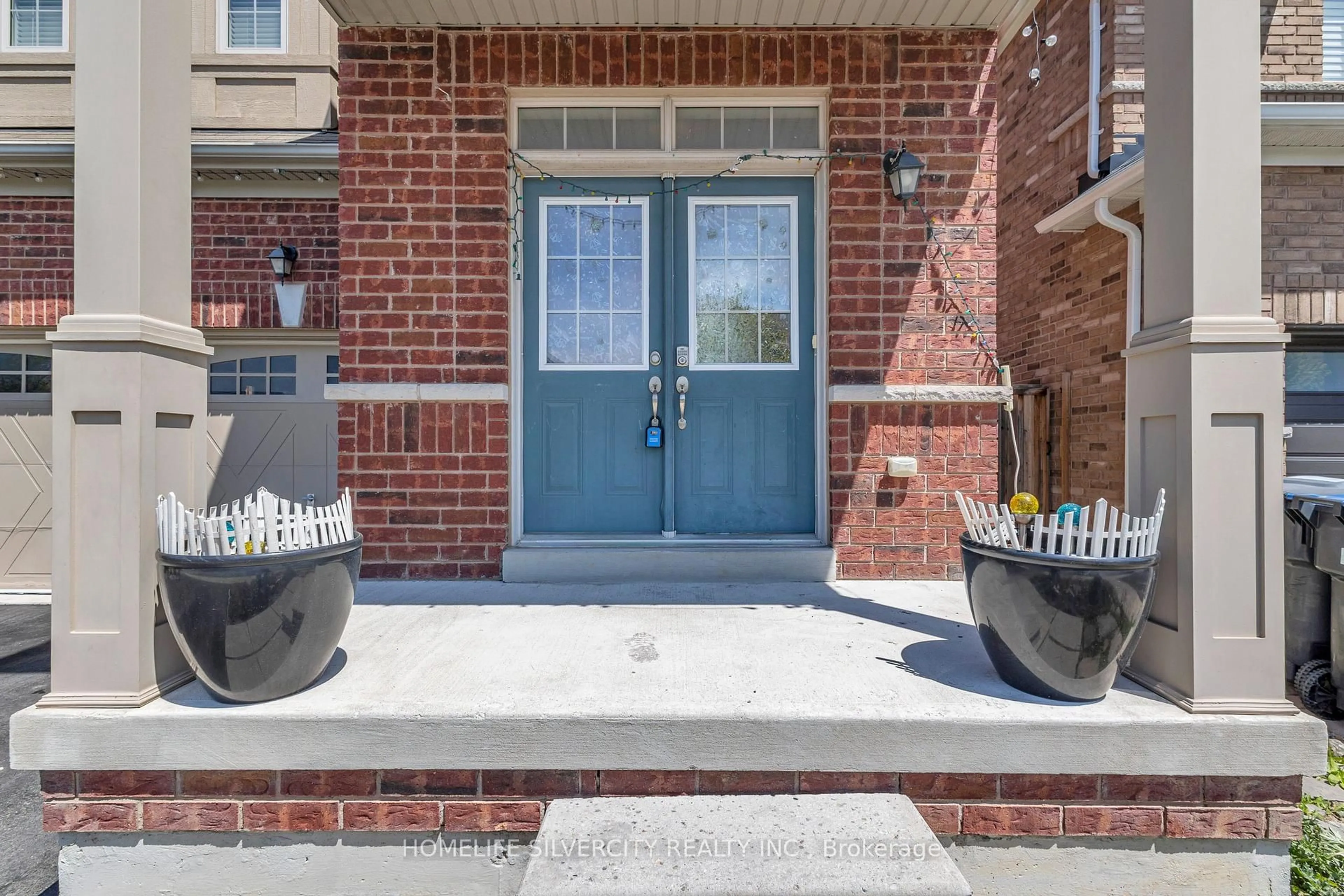 Indoor entryway for 38 George Robinson Dr, Brampton Ontario L6Y 0G8