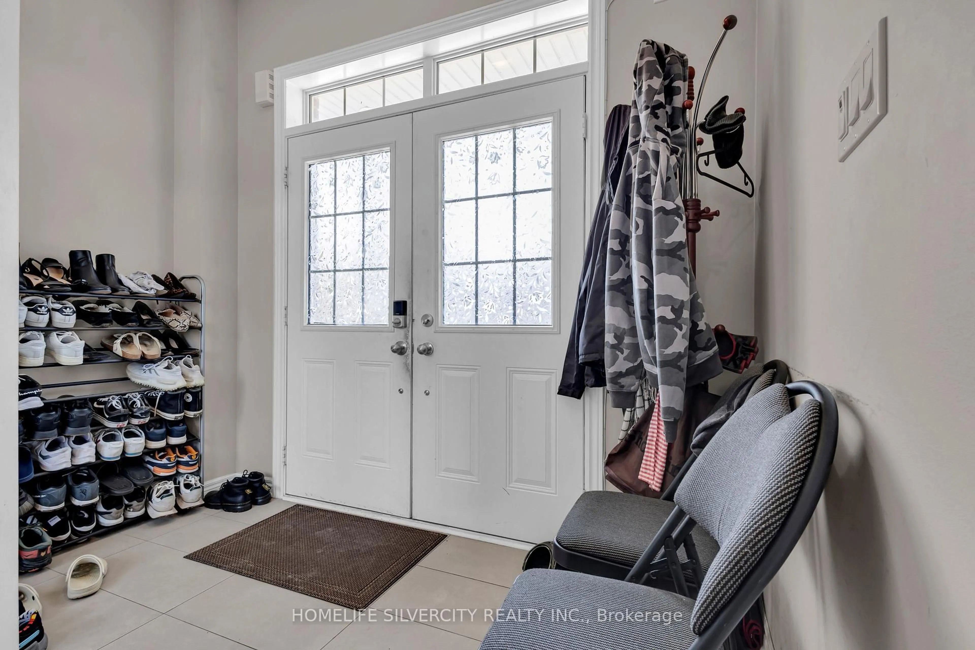 Indoor entryway for 38 George Robinson Dr, Brampton Ontario L6Y 0G8