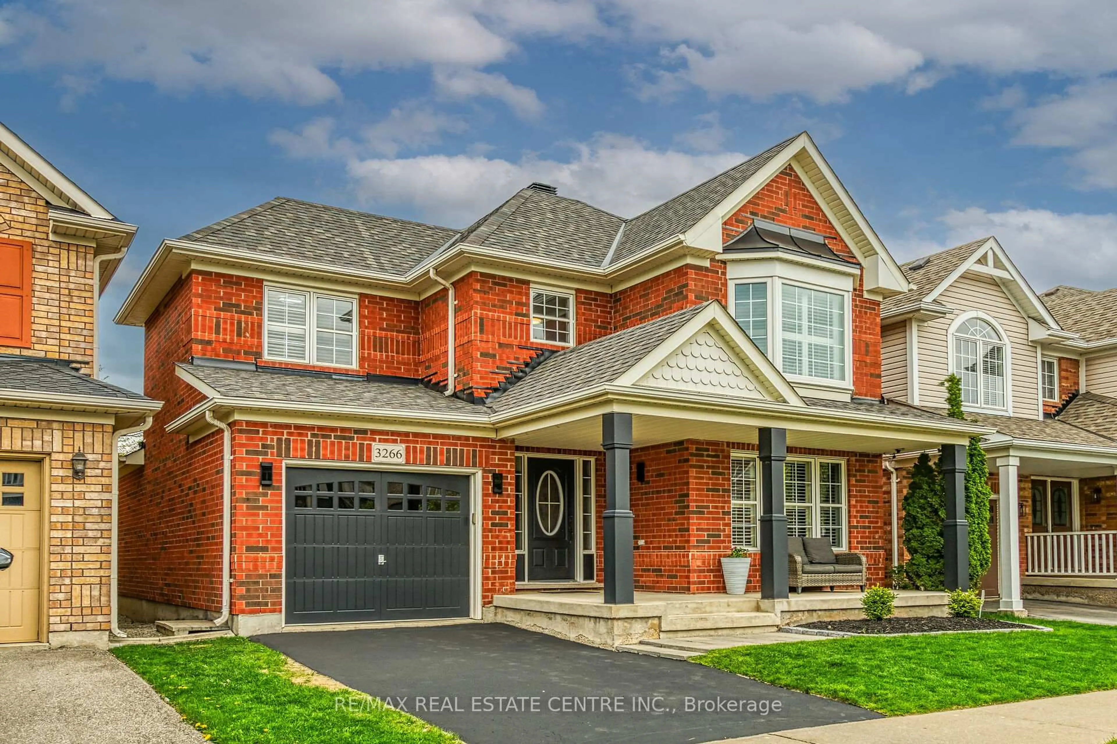Home with brick exterior material, street for 3266 MCCURDY Crt, Burlington Ontario L7M 0C1