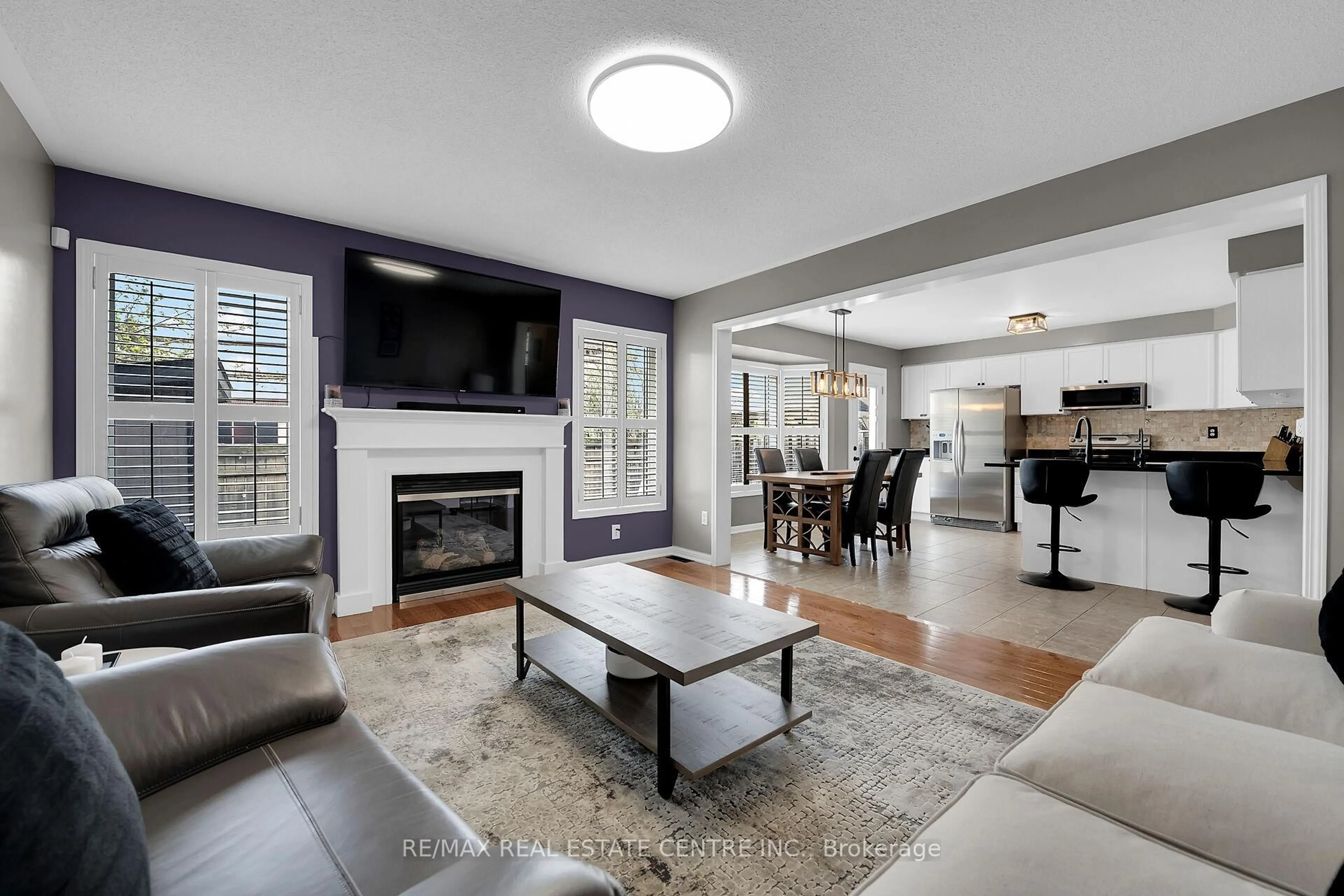 Living room with furniture, unknown for 3266 MCCURDY Crt, Burlington Ontario L7M 0C1