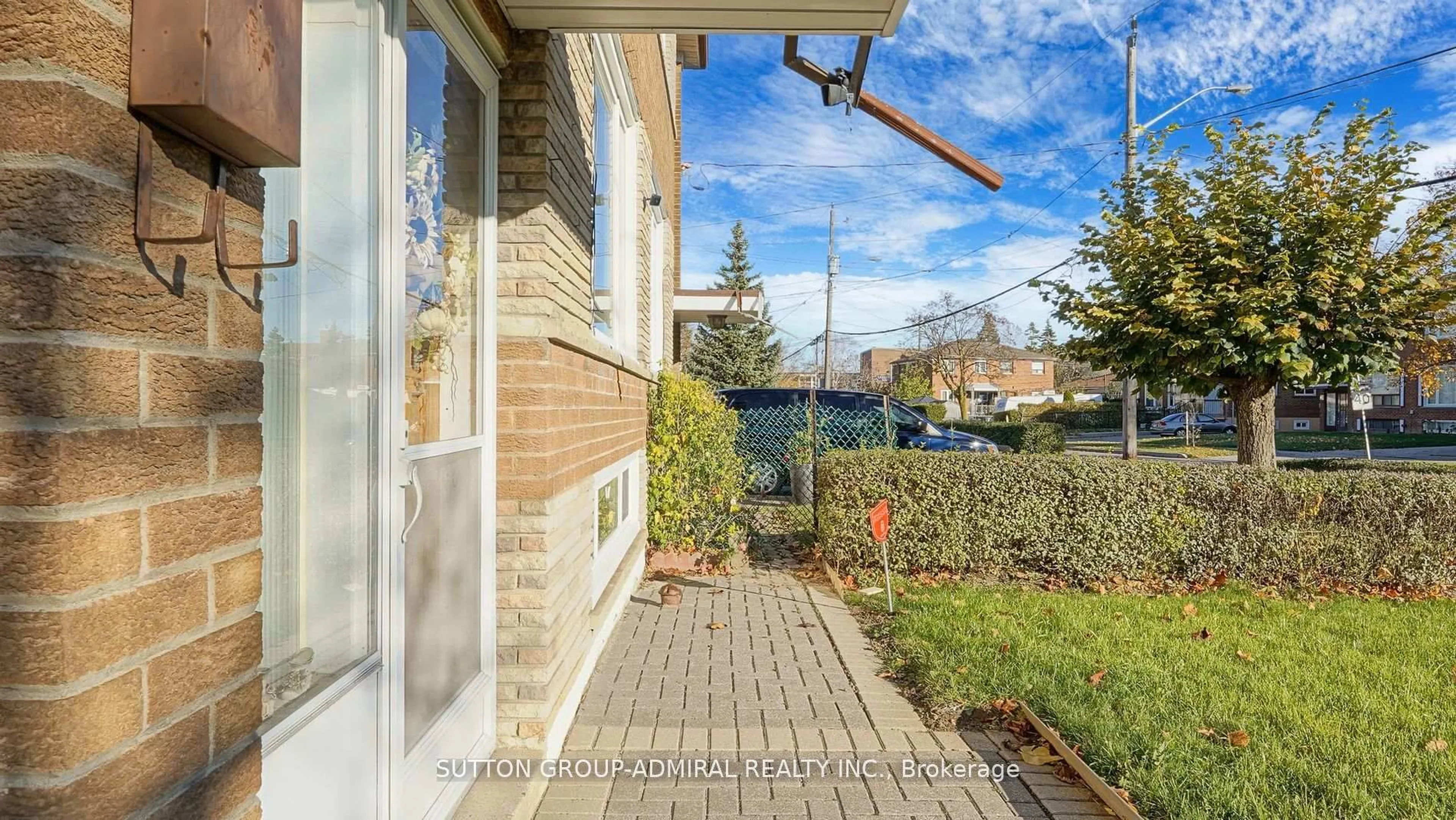 Patio, street for 48 Dubray Ave, Toronto Ontario M3K 1V5