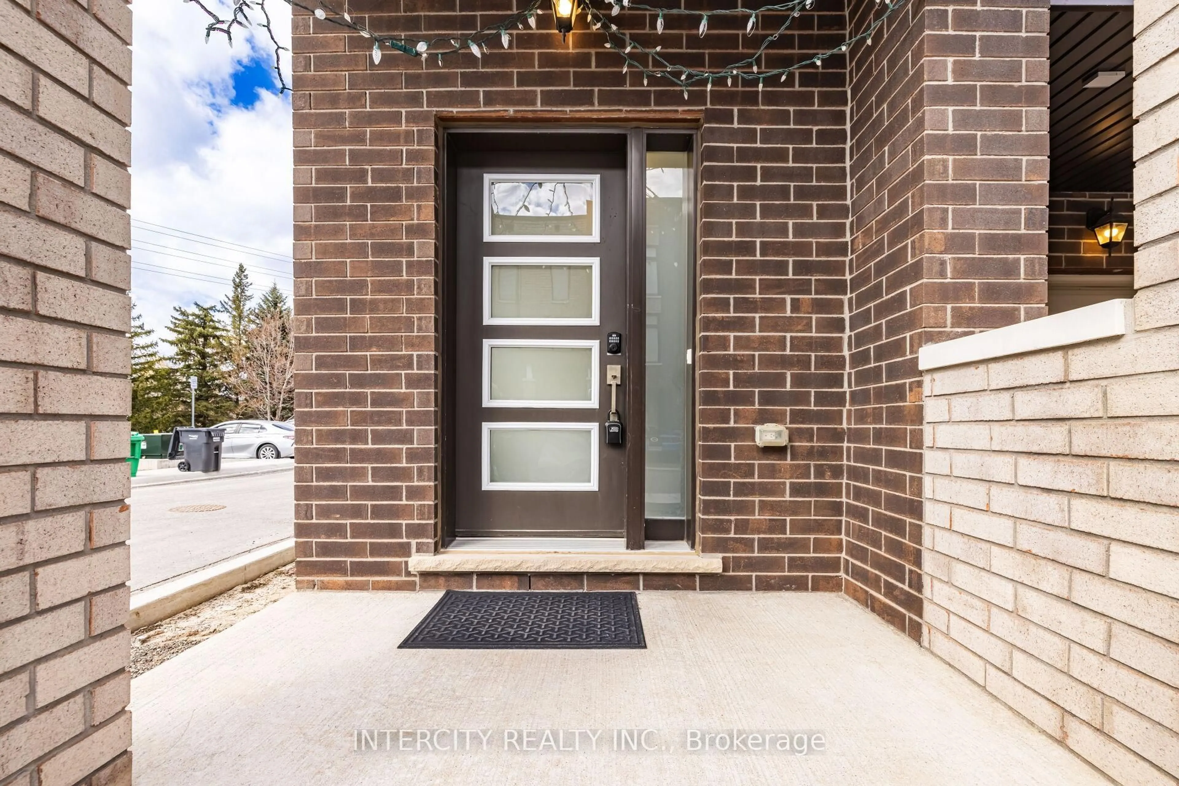 Indoor entryway for 19 Queenpost Dr, Brampton Ontario L6X 0B2