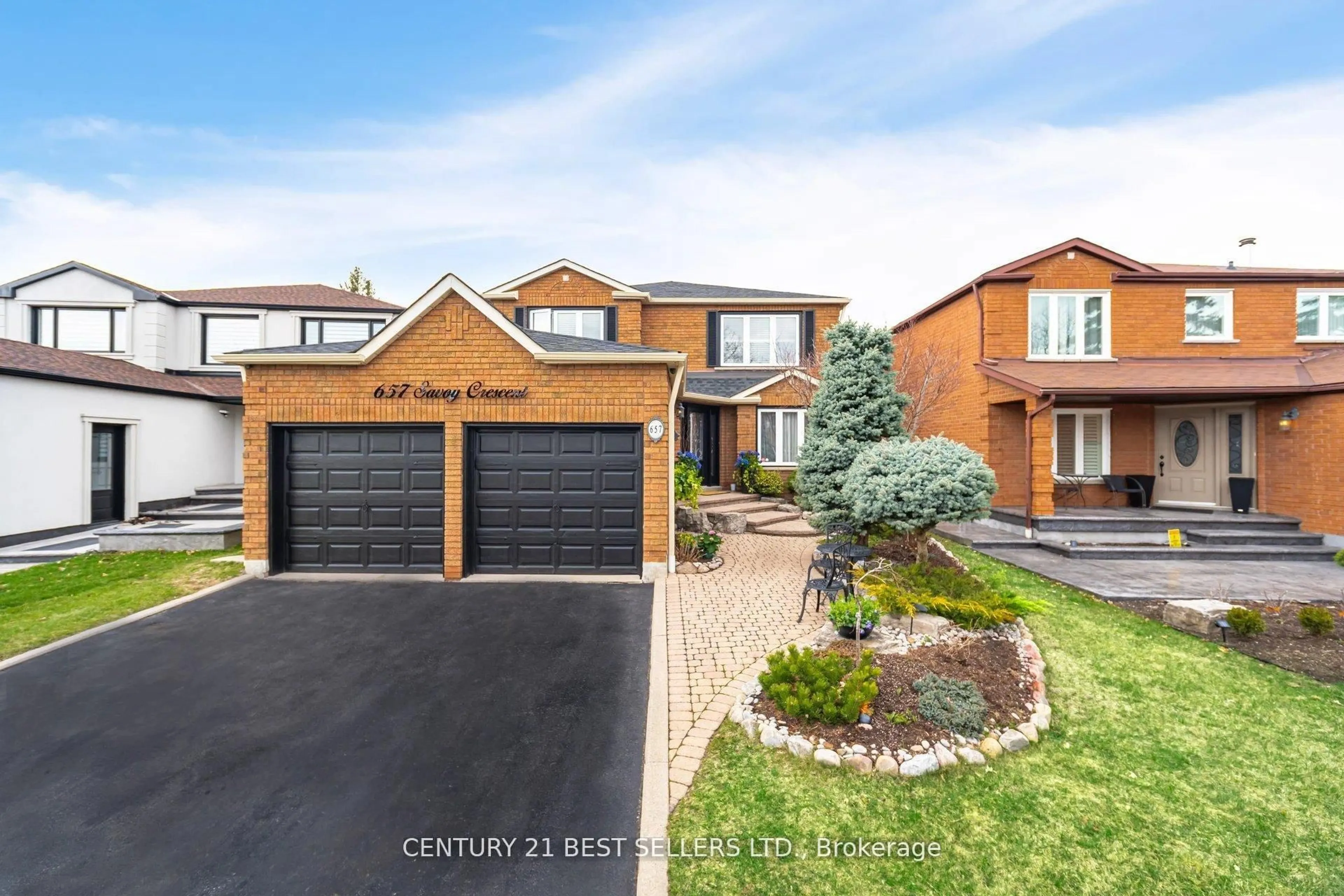 Home with brick exterior material, street for 657 Savoy Cres, Mississauga Ontario L5R 3B4