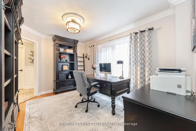 Additional property image - 657 Savoy Cres