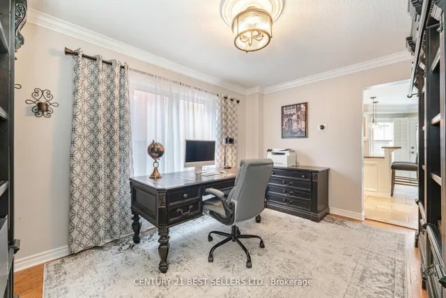 Additional property image - 657 Savoy Cres
