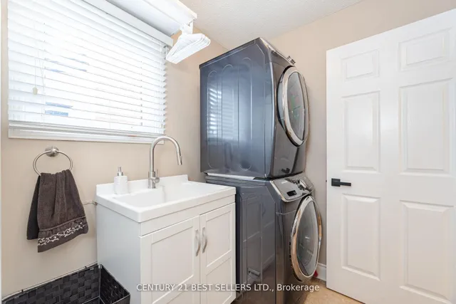Additional property image - 657 Savoy Cres