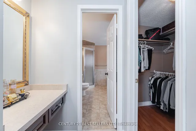 Additional property image - 657 Savoy Cres