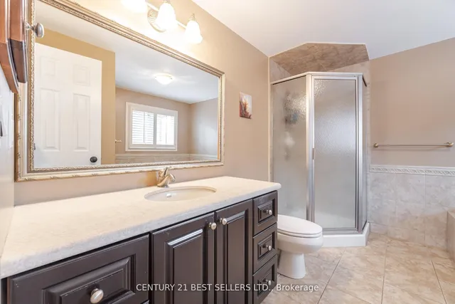 Additional property image - 657 Savoy Cres