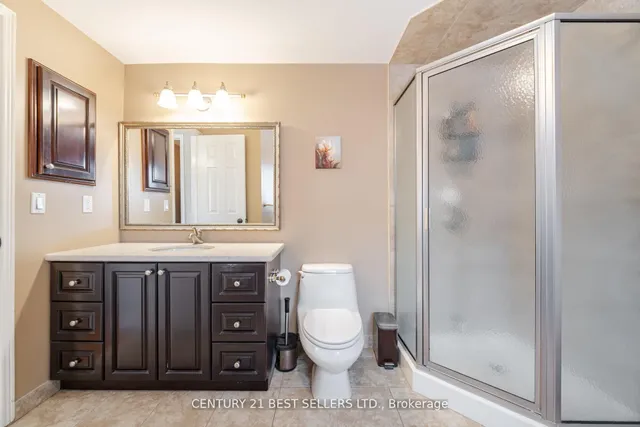 Additional property image - 657 Savoy Cres