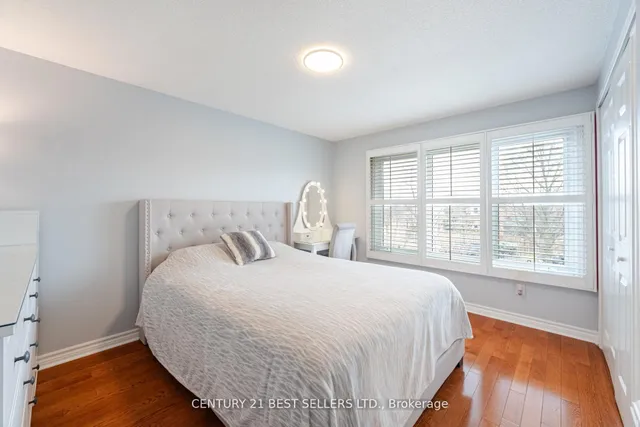 Additional property image - 657 Savoy Cres
