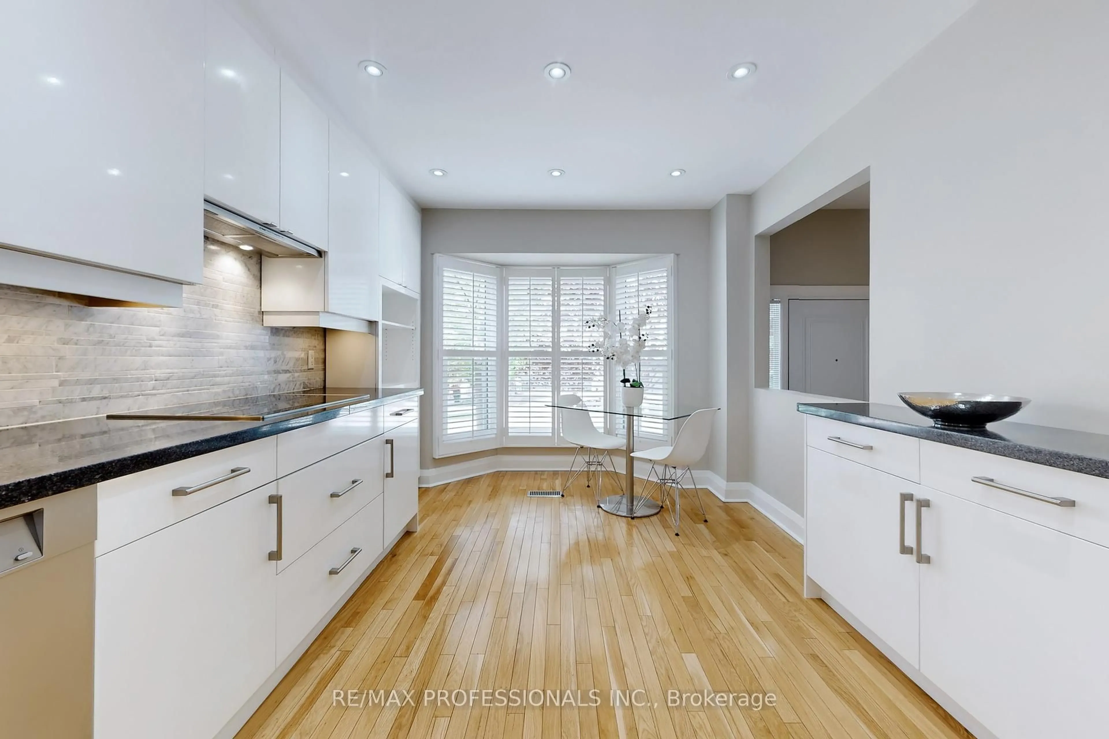 Contemporary kitchen, unknown for 65 Tamarack Circ, Toronto Ontario M9P 3T9