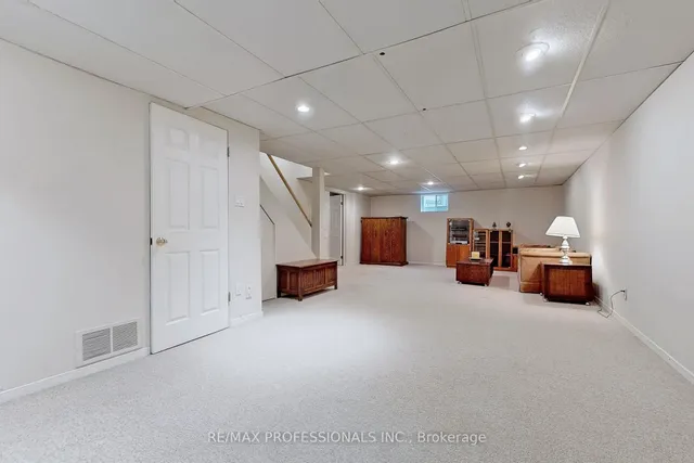 Additional property image - 65 Tamarack Circ