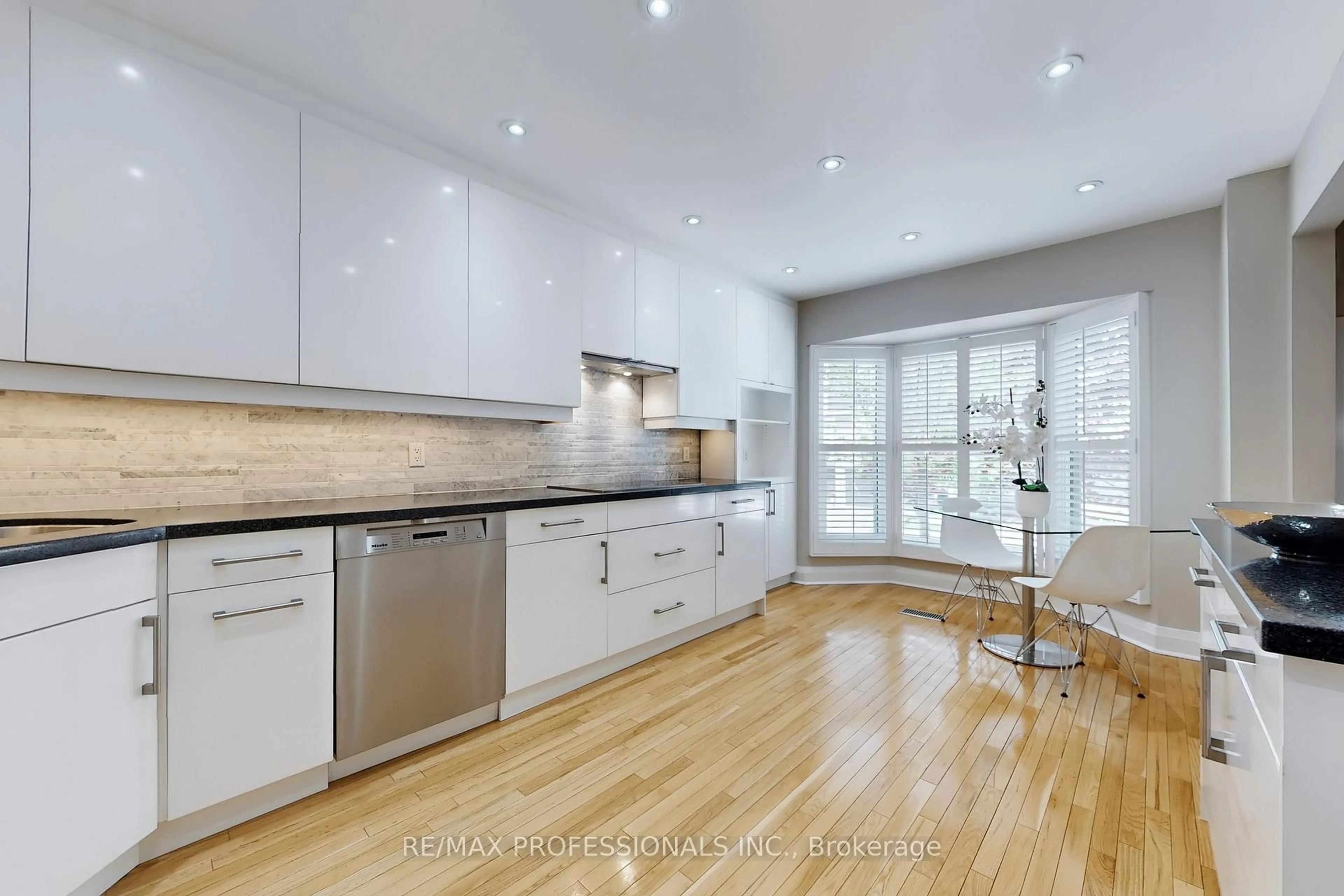 Open concept kitchen, unknown for 65 Tamarack Circ, Toronto Ontario M9P 3T9