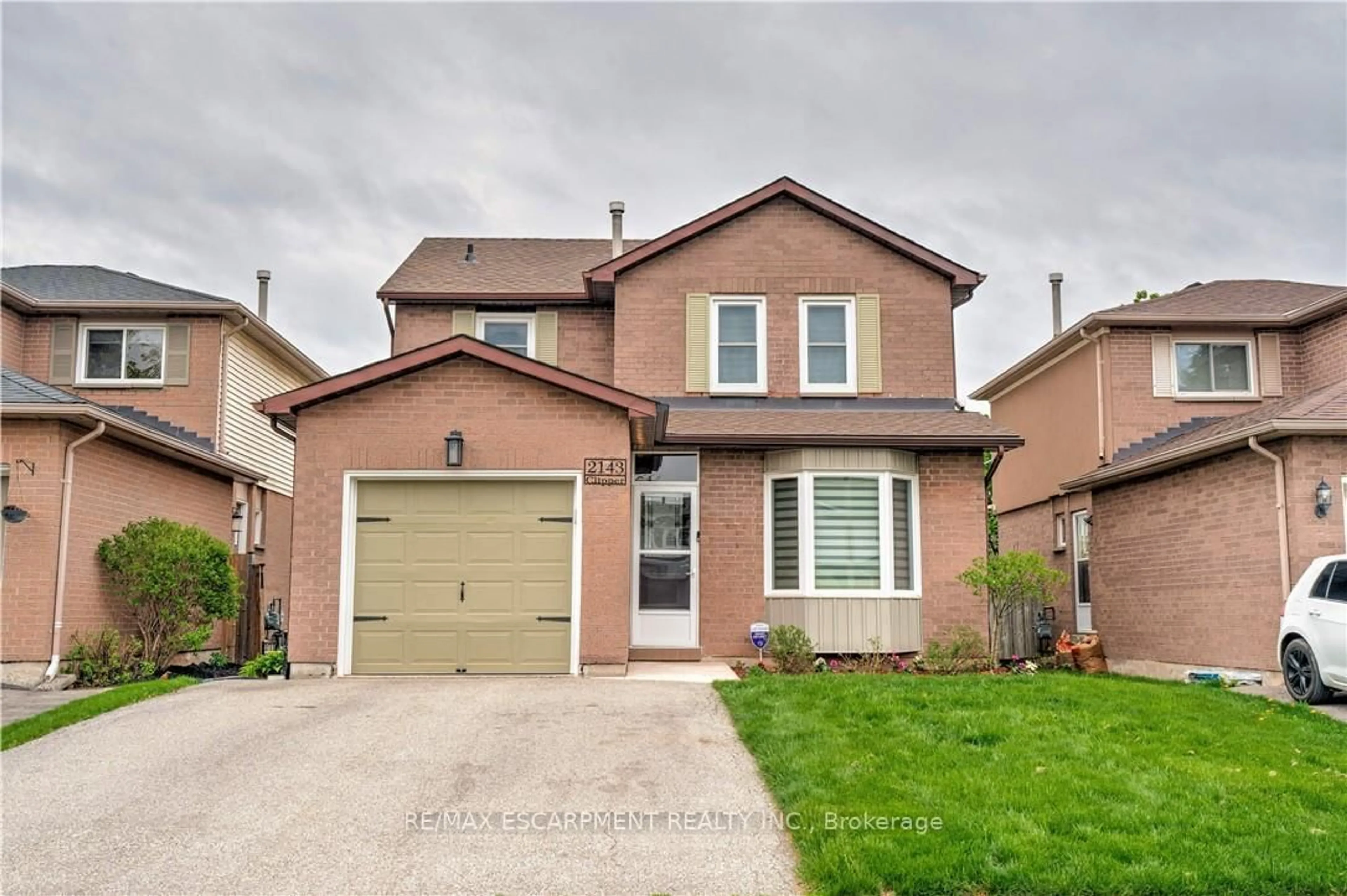 Home with brick exterior material, street for 2143 Clipper Cres, Burlington Ontario L7M 2P7