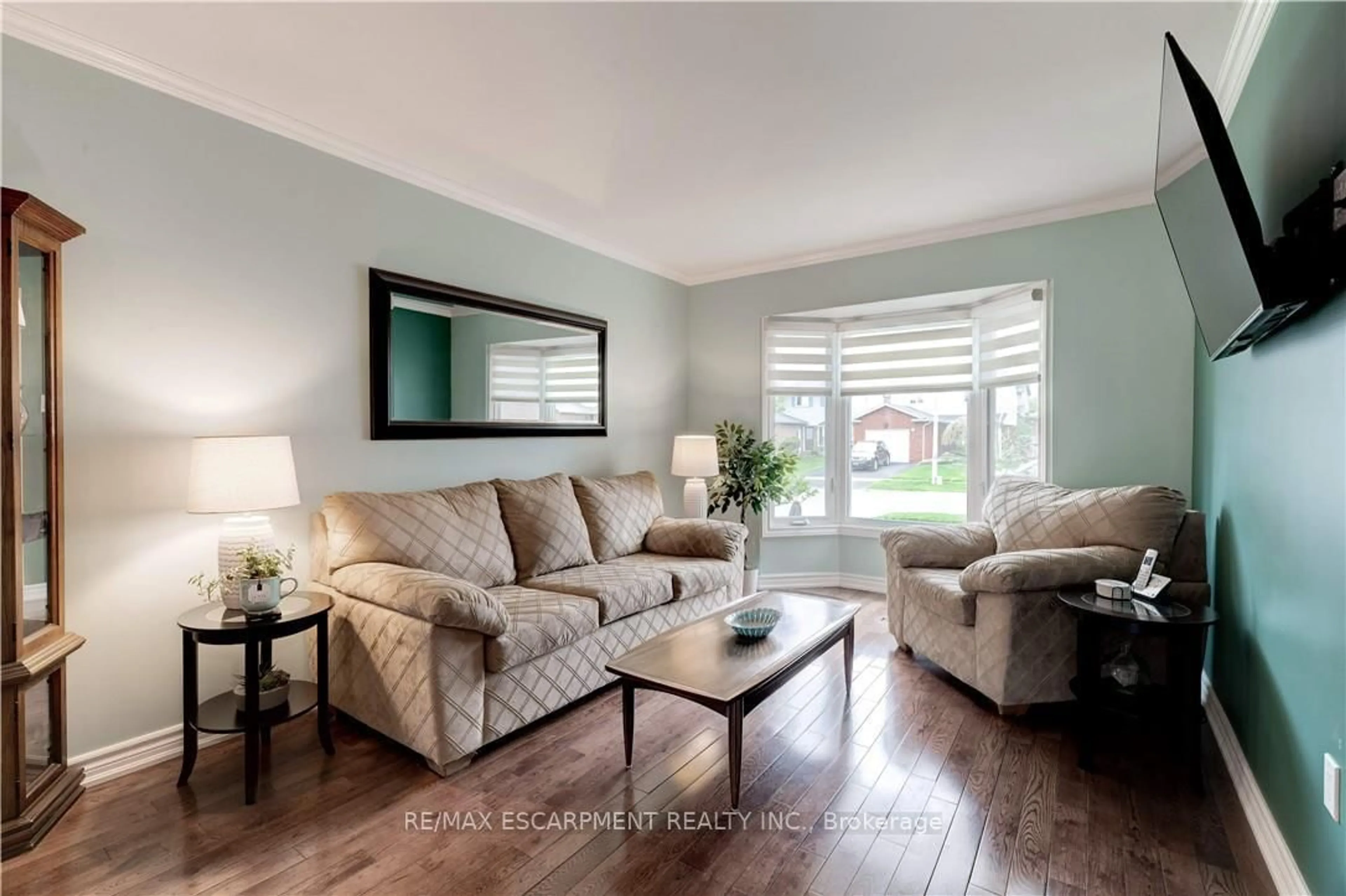 Living room with furniture, wood/laminate floor for 2143 Clipper Cres, Burlington Ontario L7M 2P7