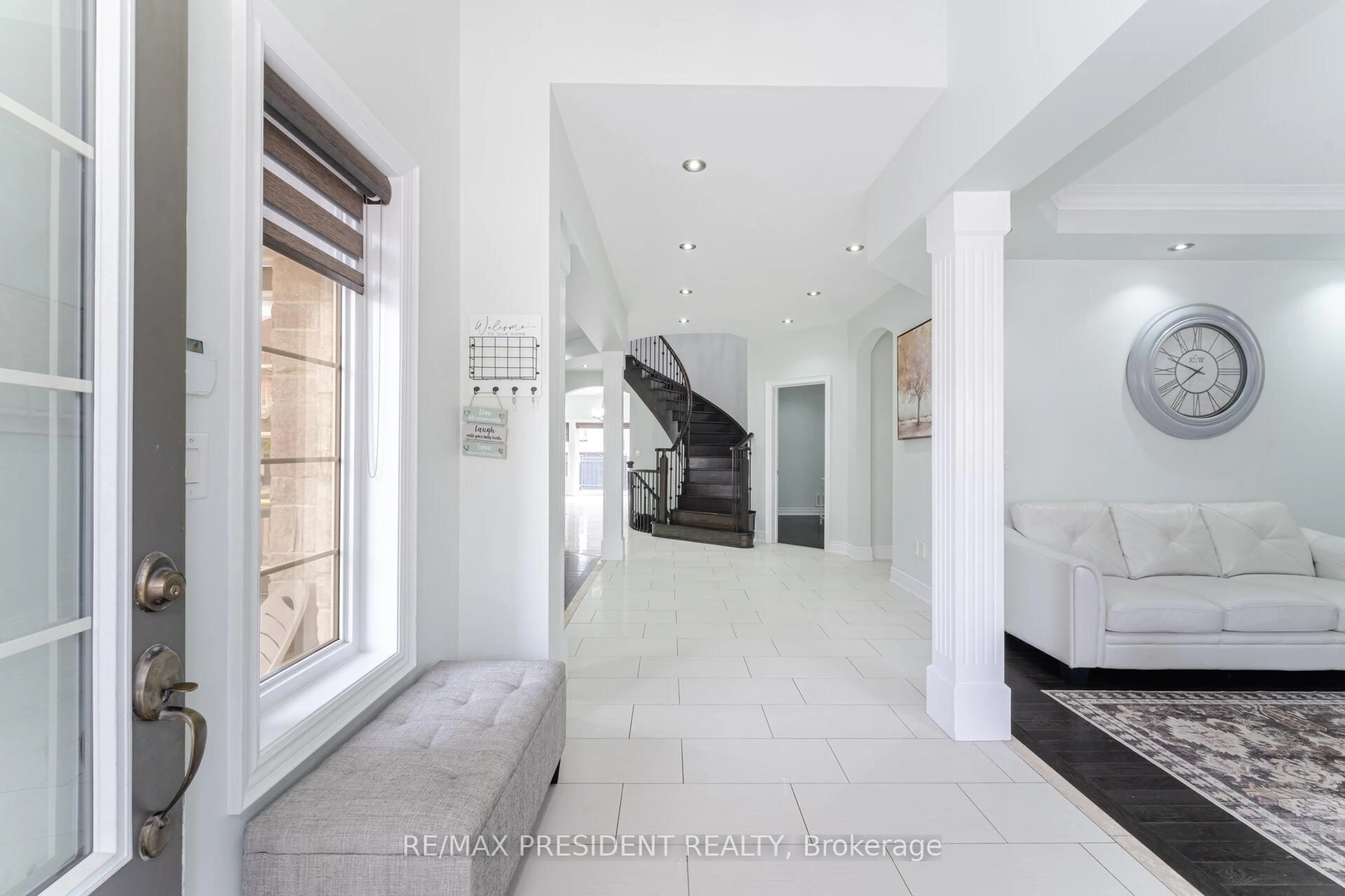 Indoor entryway for 62 Bakersfield Rd, Brampton Ontario L6P 3Y5