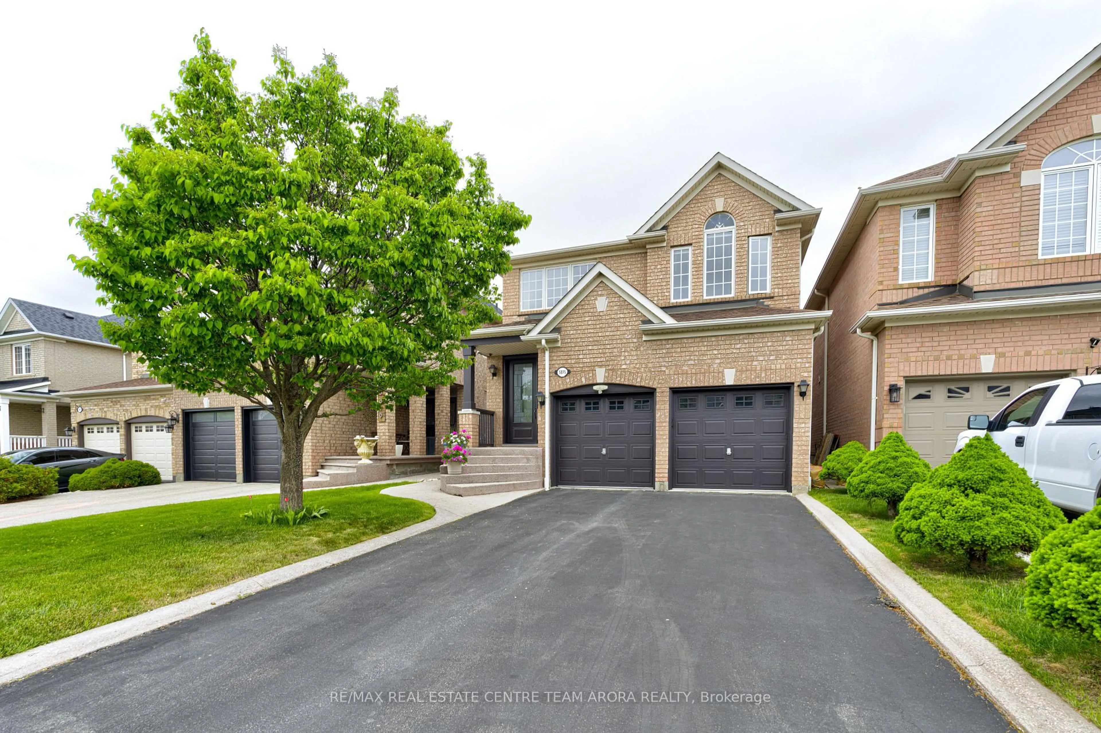 Home with brick exterior material, street for 5875 O'meara St, Mississauga Ontario L5V 2X2