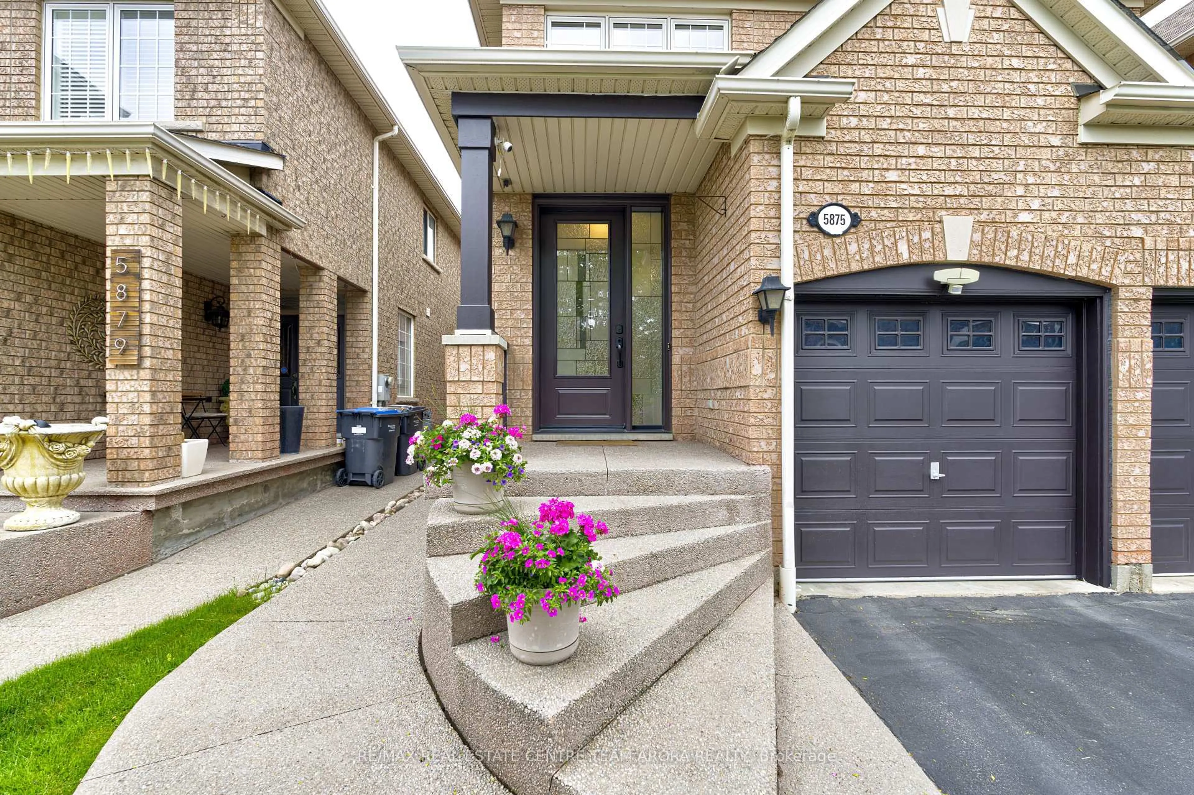 Home with brick exterior material, street for 5875 O'meara St, Mississauga Ontario L5V 2X2