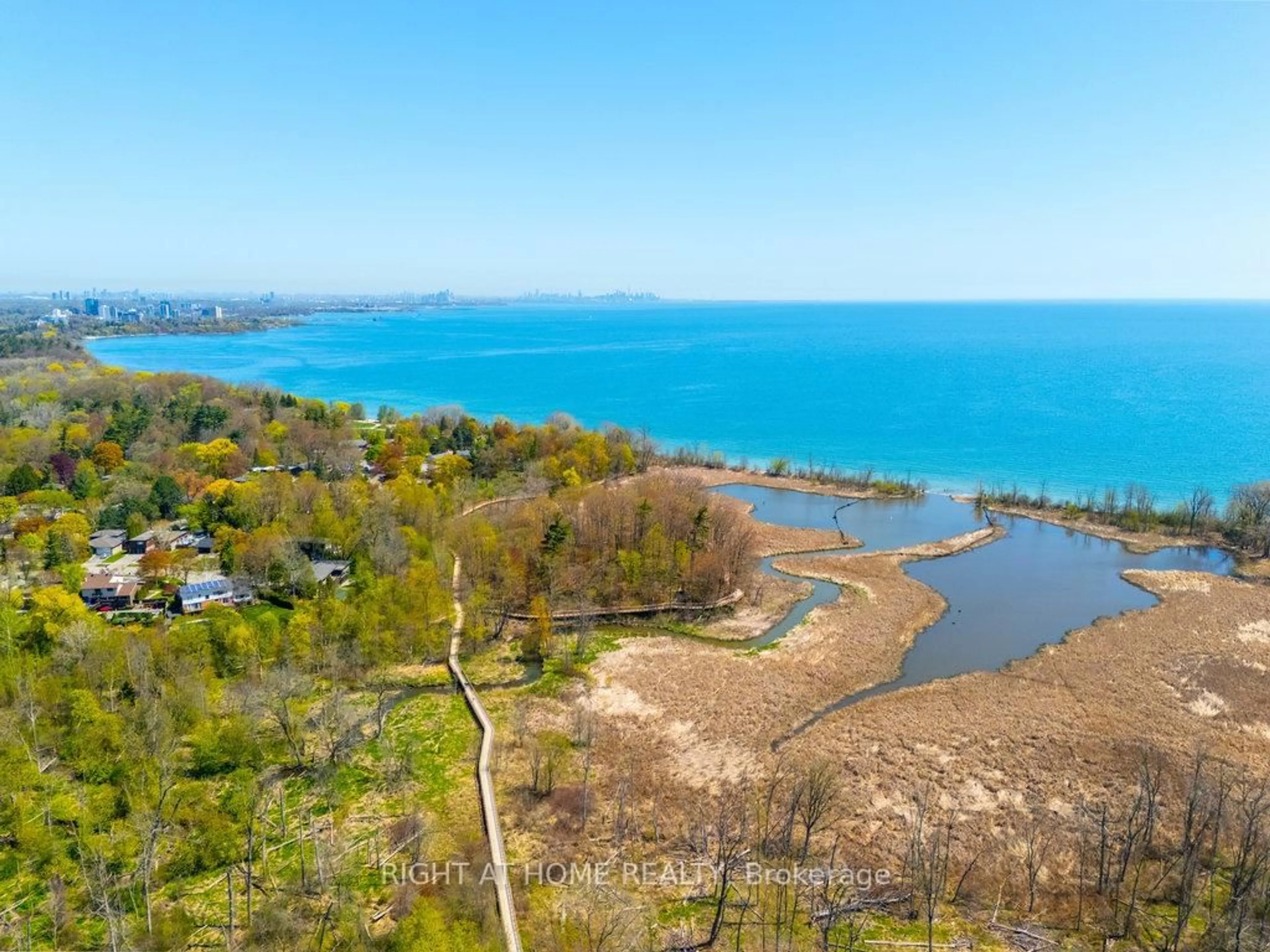 A pic from outside/outdoor area/front of a property/back of a property/a pic from drone, water/lake/river/ocean view for 920 Calder Rd, Mississauga Ontario L5J 2N7