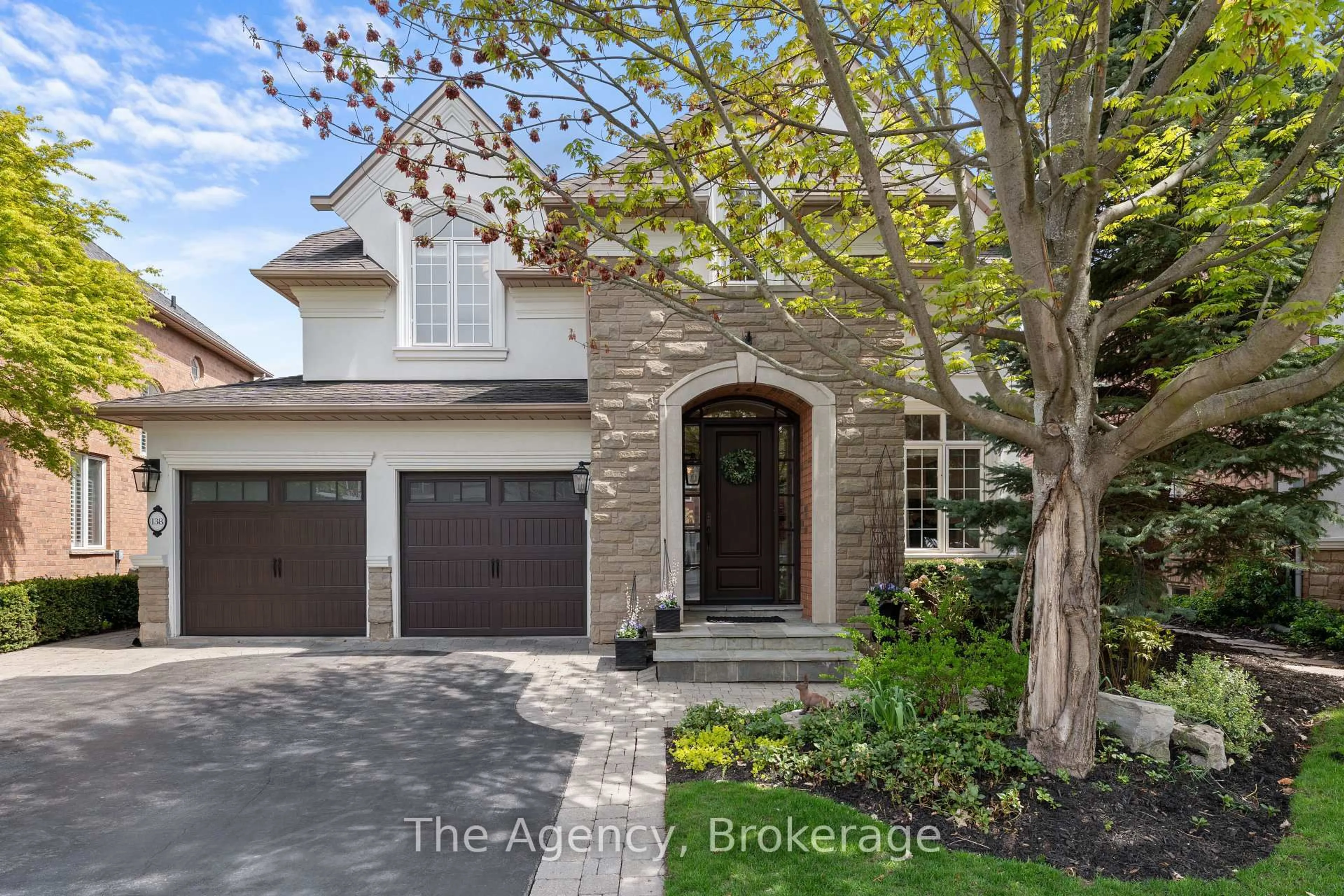 Home with brick exterior material, street for 138 TAWNY Cres, Oakville Ontario L6L 6T4