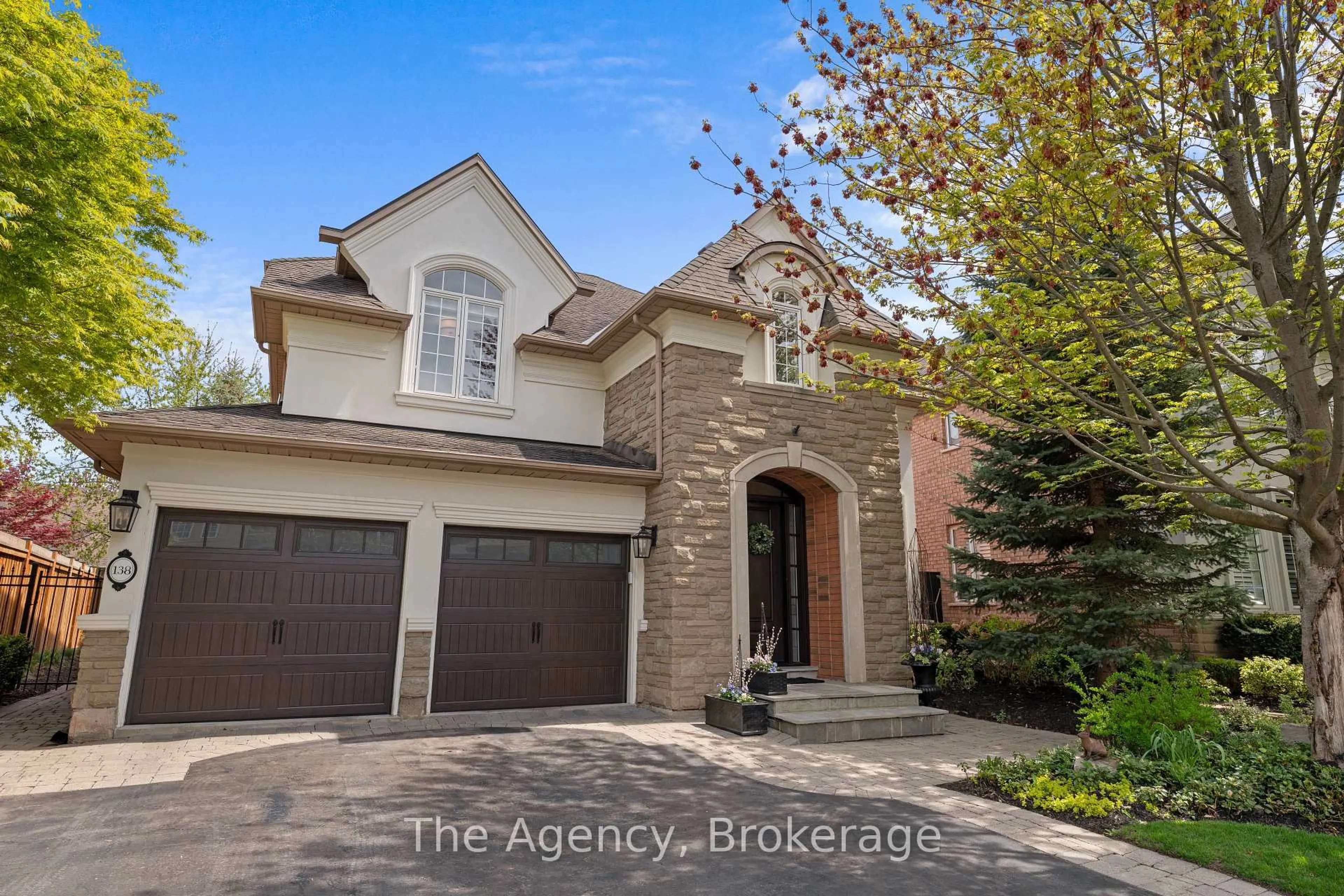 Home with brick exterior material, street for 138 TAWNY Cres, Oakville Ontario L6L 6T4