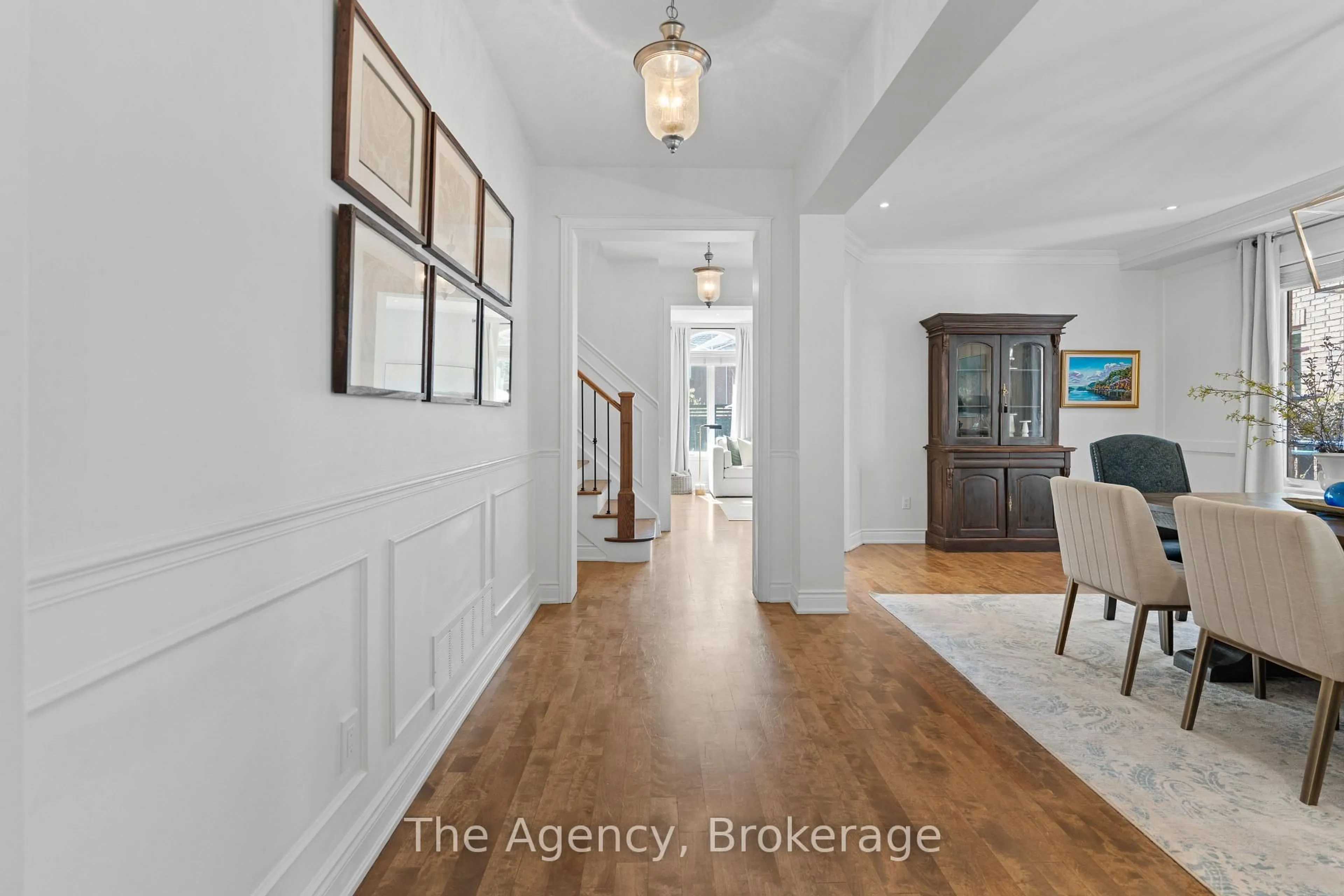 Indoor entryway for 138 TAWNY Cres, Oakville Ontario L6L 6T4