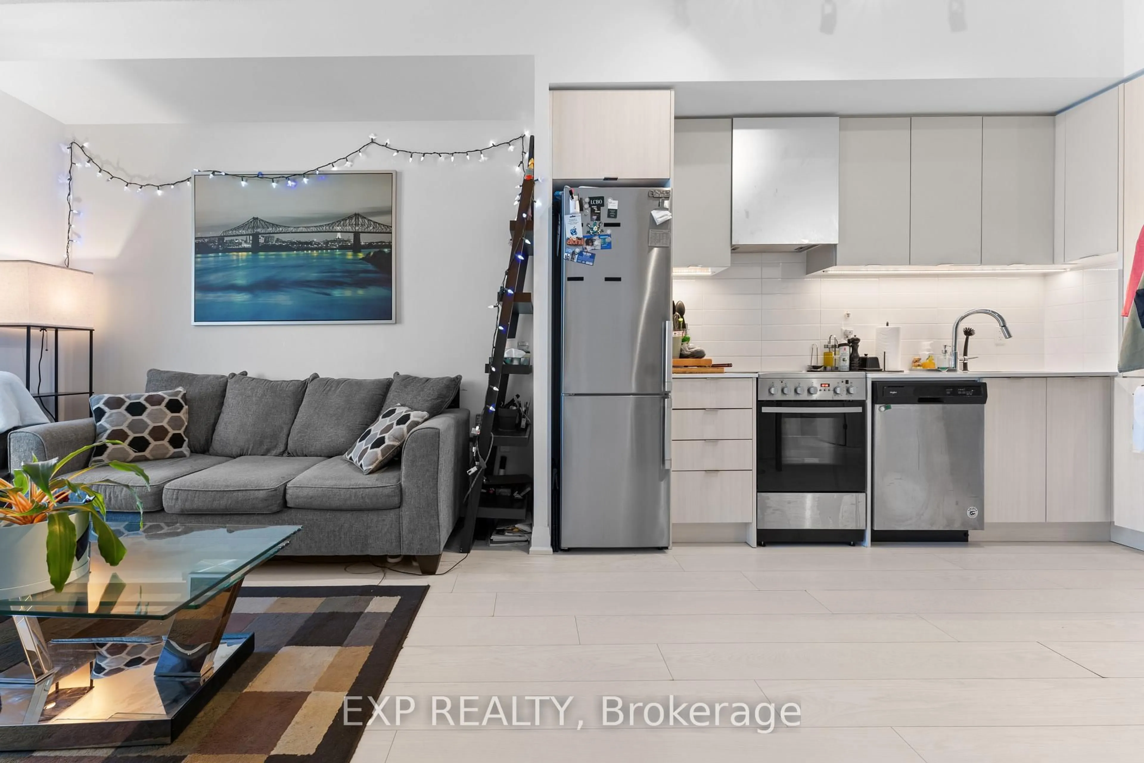Open concept kitchen, unknown for 30 Gibbs Rd #610, Toronto Ontario M9B 0E4