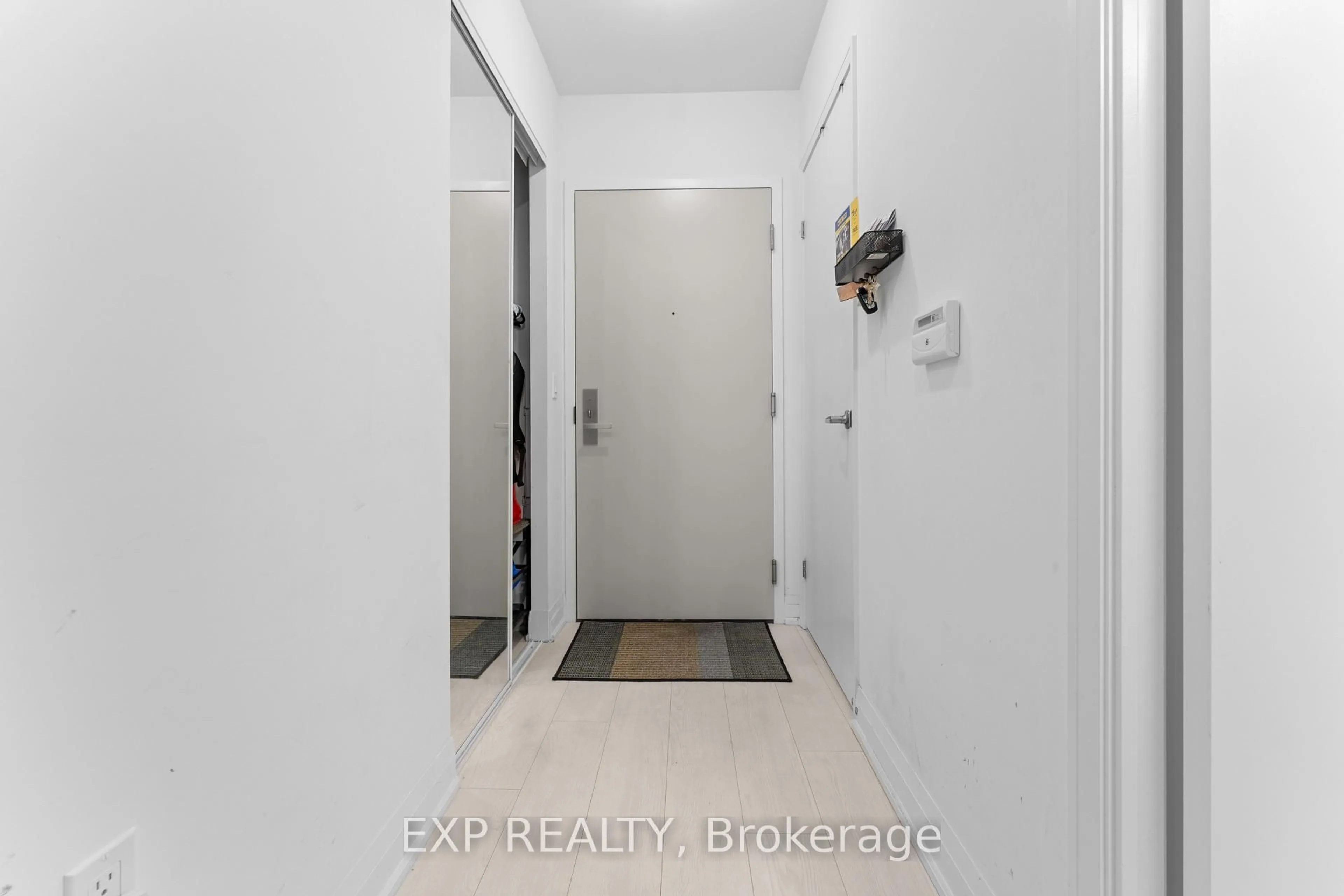 Indoor entryway for 30 Gibbs Rd #610, Toronto Ontario M9B 0E4