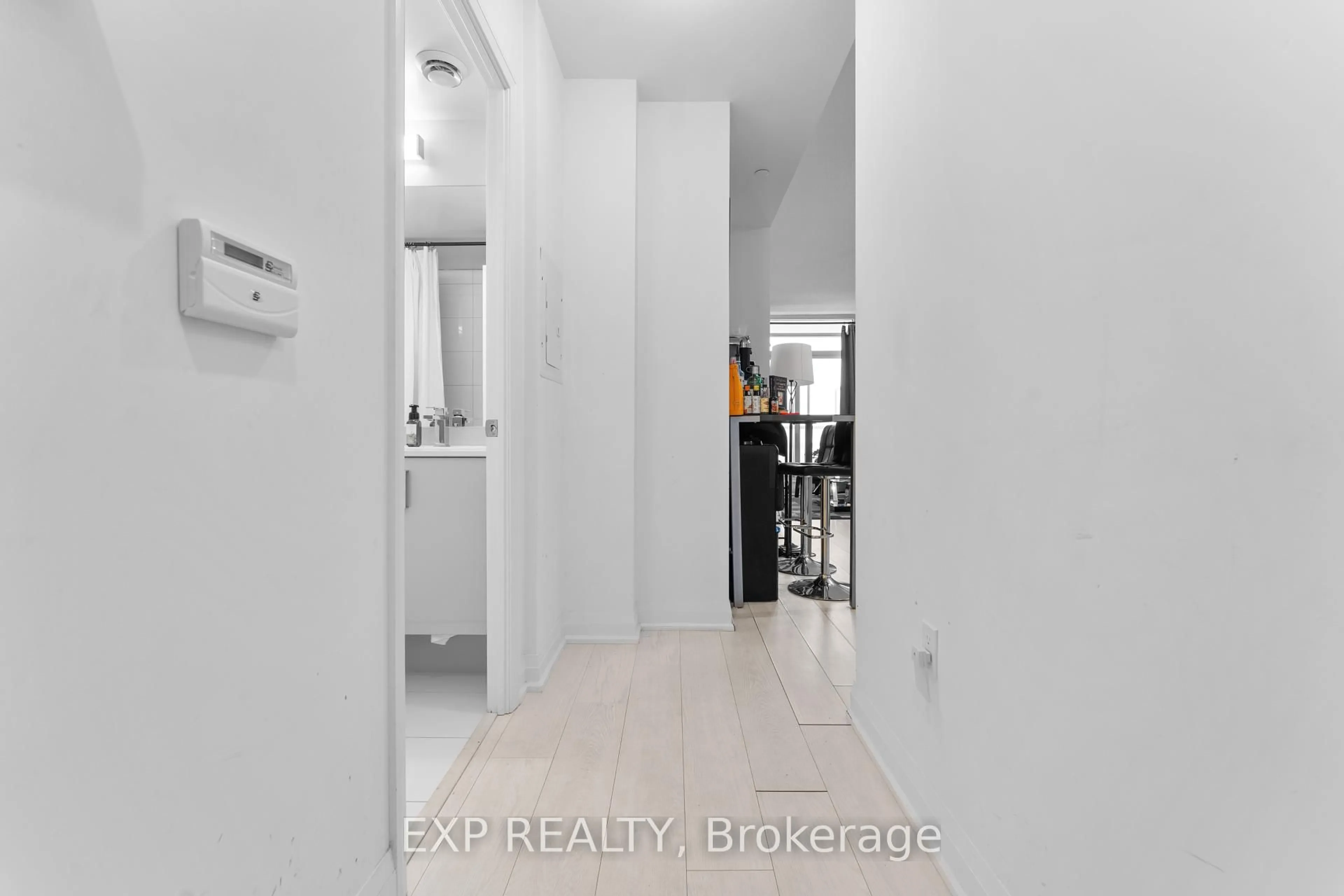 Indoor entryway for 30 Gibbs Rd #610, Toronto Ontario M9B 0E4