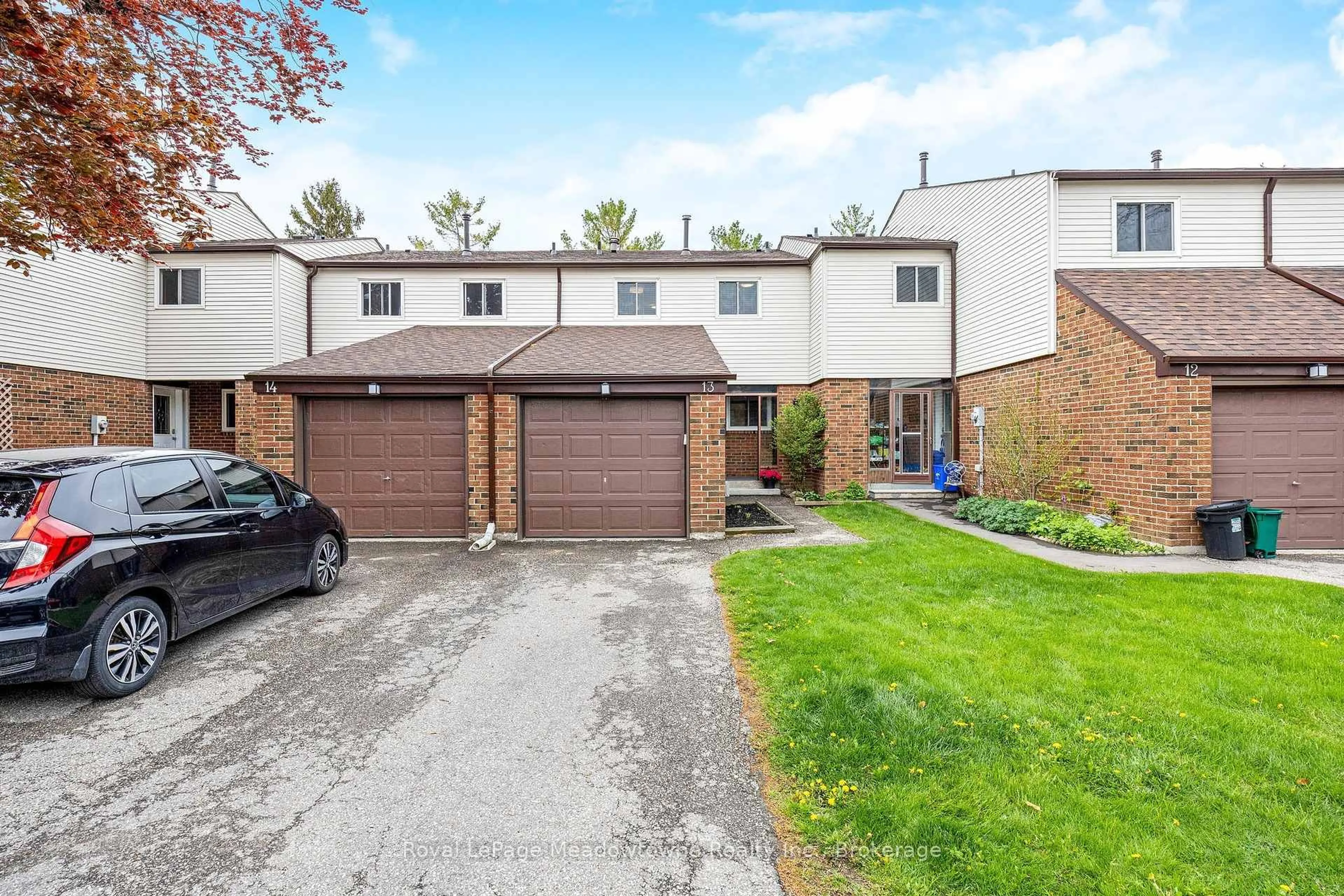 A pic from outside/outdoor area/front of a property/back of a property/a pic from drone, street for 550 Childs Dr #13, Milton Ontario L9T 3P3