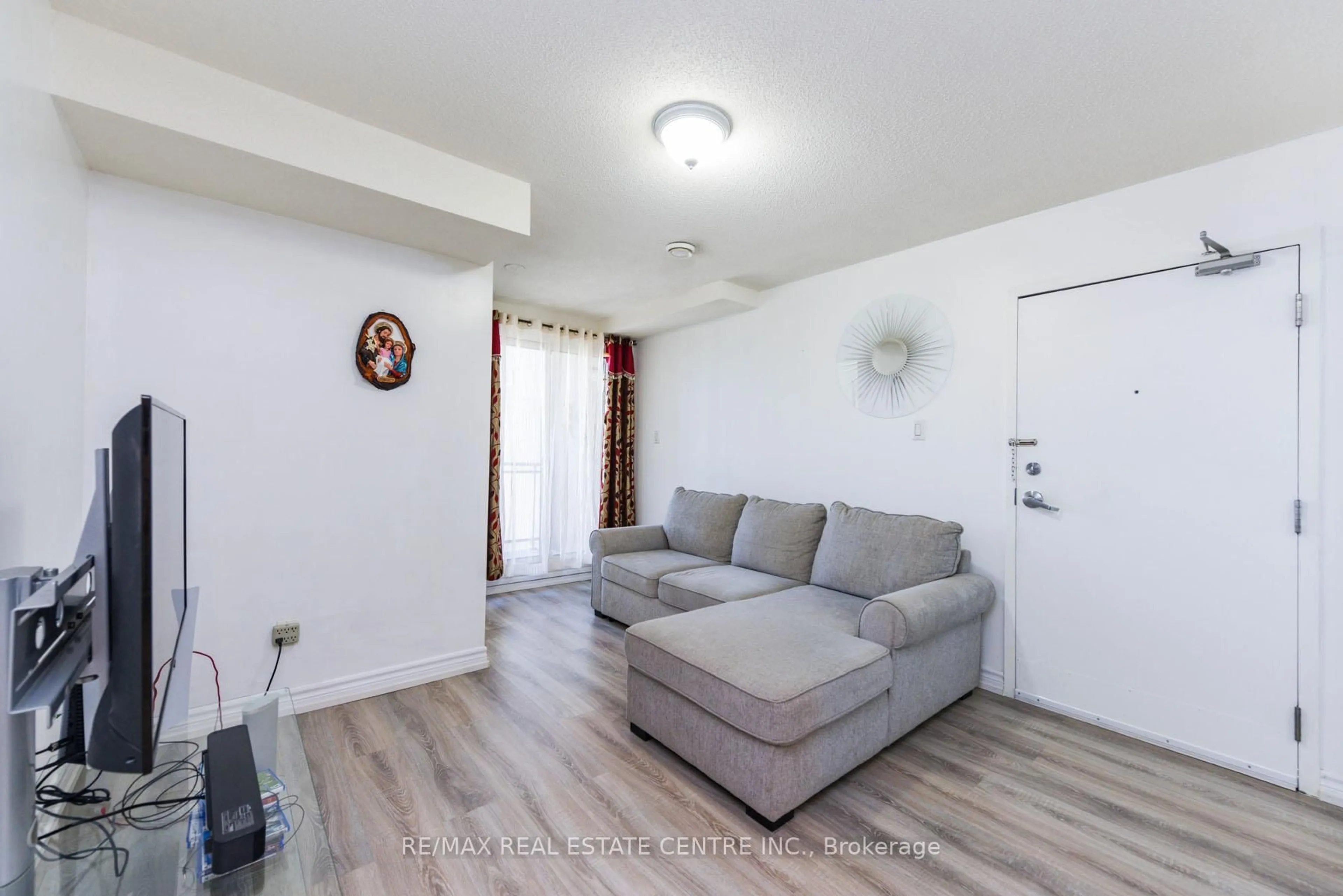 Living room with furniture, unknown for 7405 Goreway Dr #520, Mississauga Ontario L4T 0A2