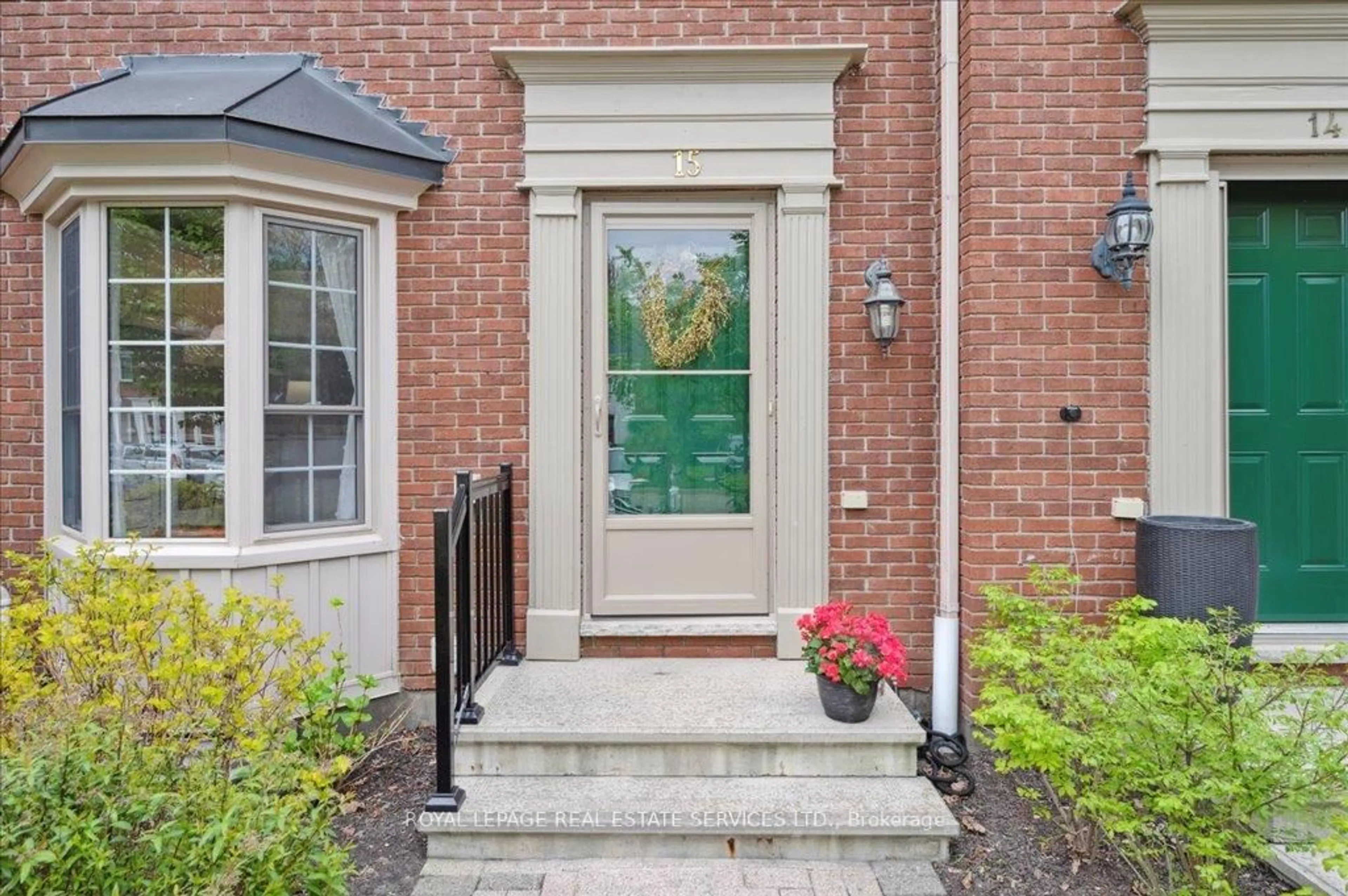 Indoor entryway for 1275 Maple Crossing Blvd #15, Burlington Ontario L7S 2E8