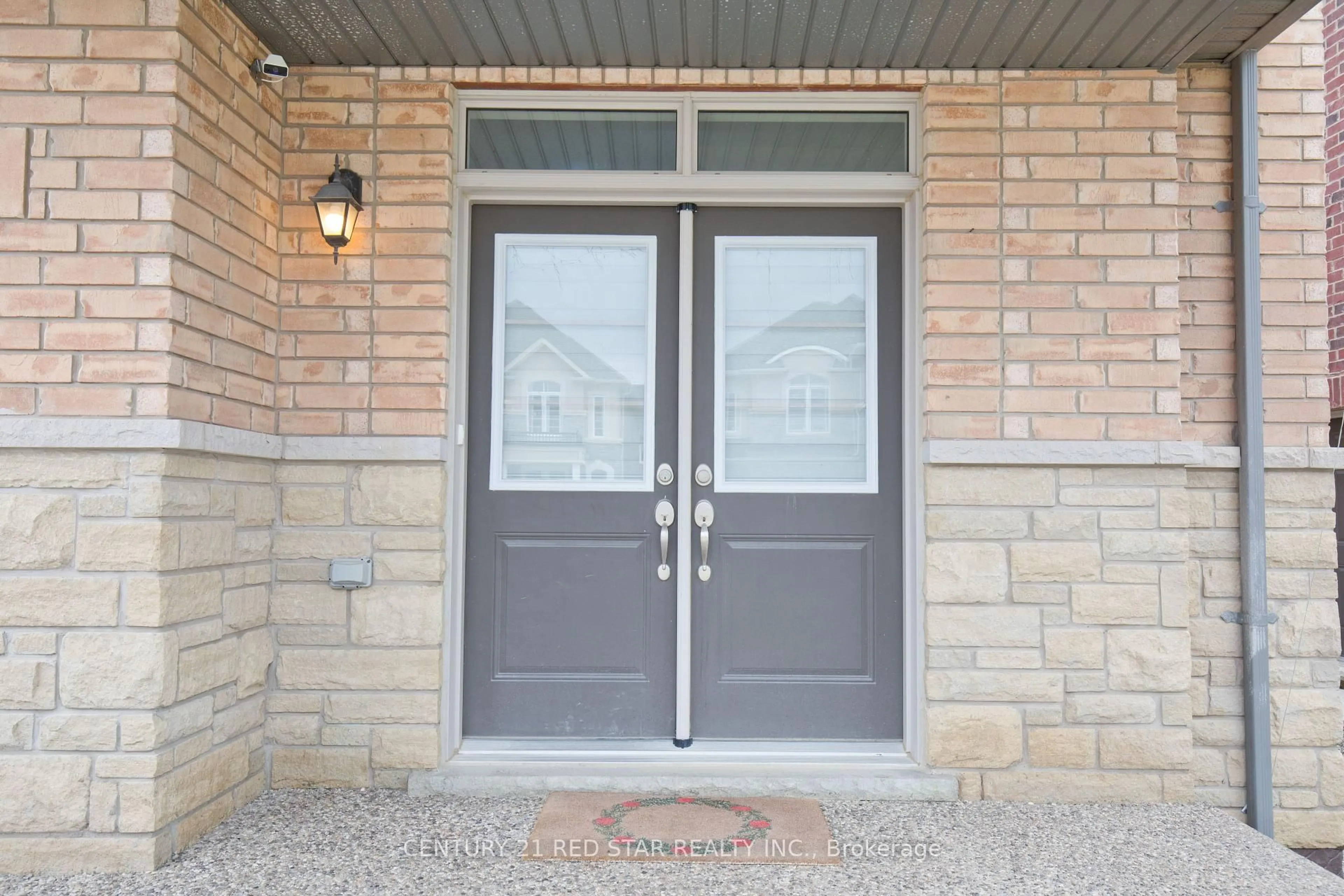 Indoor entryway for 633 Brisdale Dr, Brampton Ontario L7A 5B6