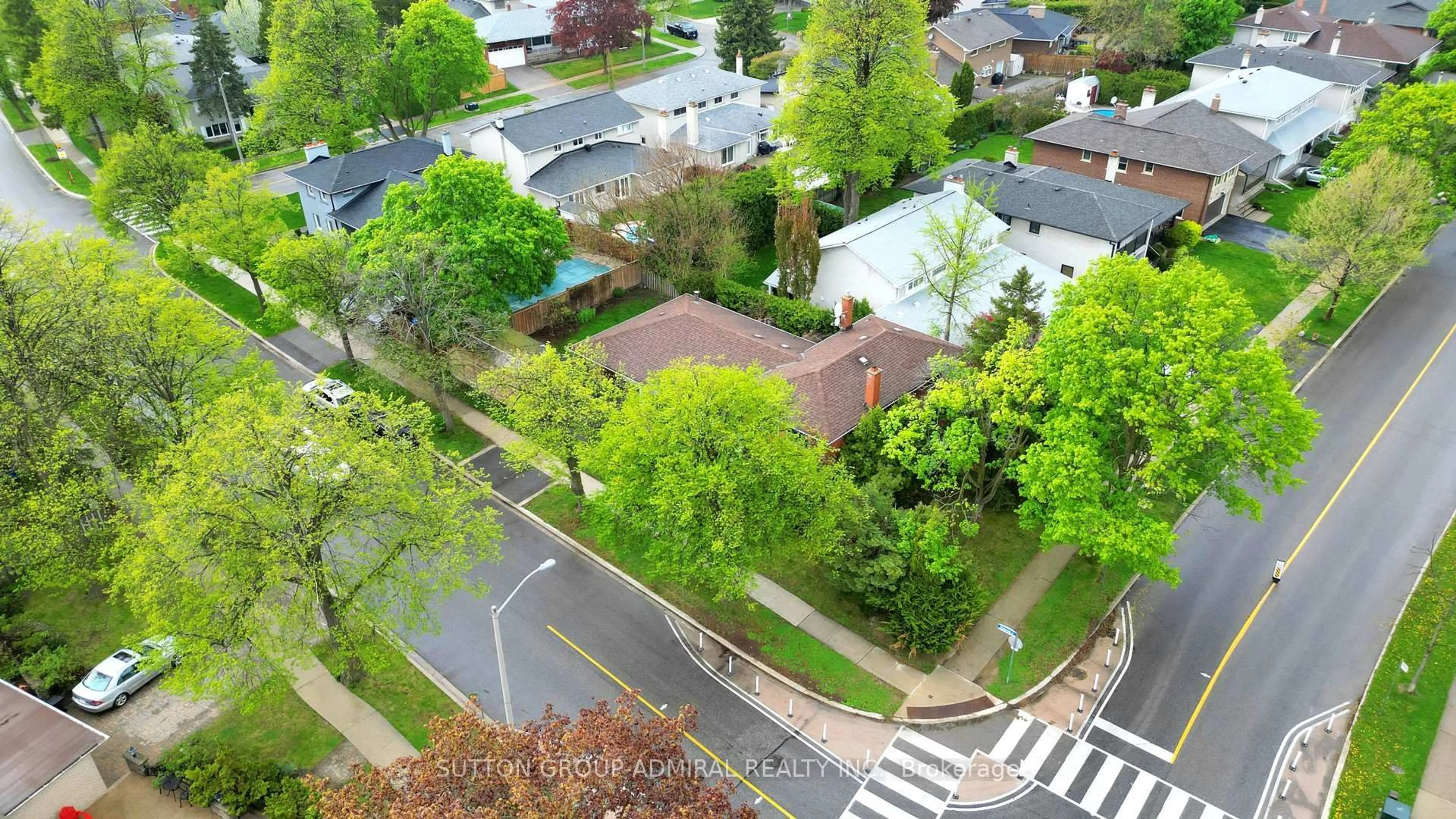 A pic from outside/outdoor area/front of a property/back of a property/a pic from drone, street for 2 Winterton Dr, Toronto Ontario M9B 3G5