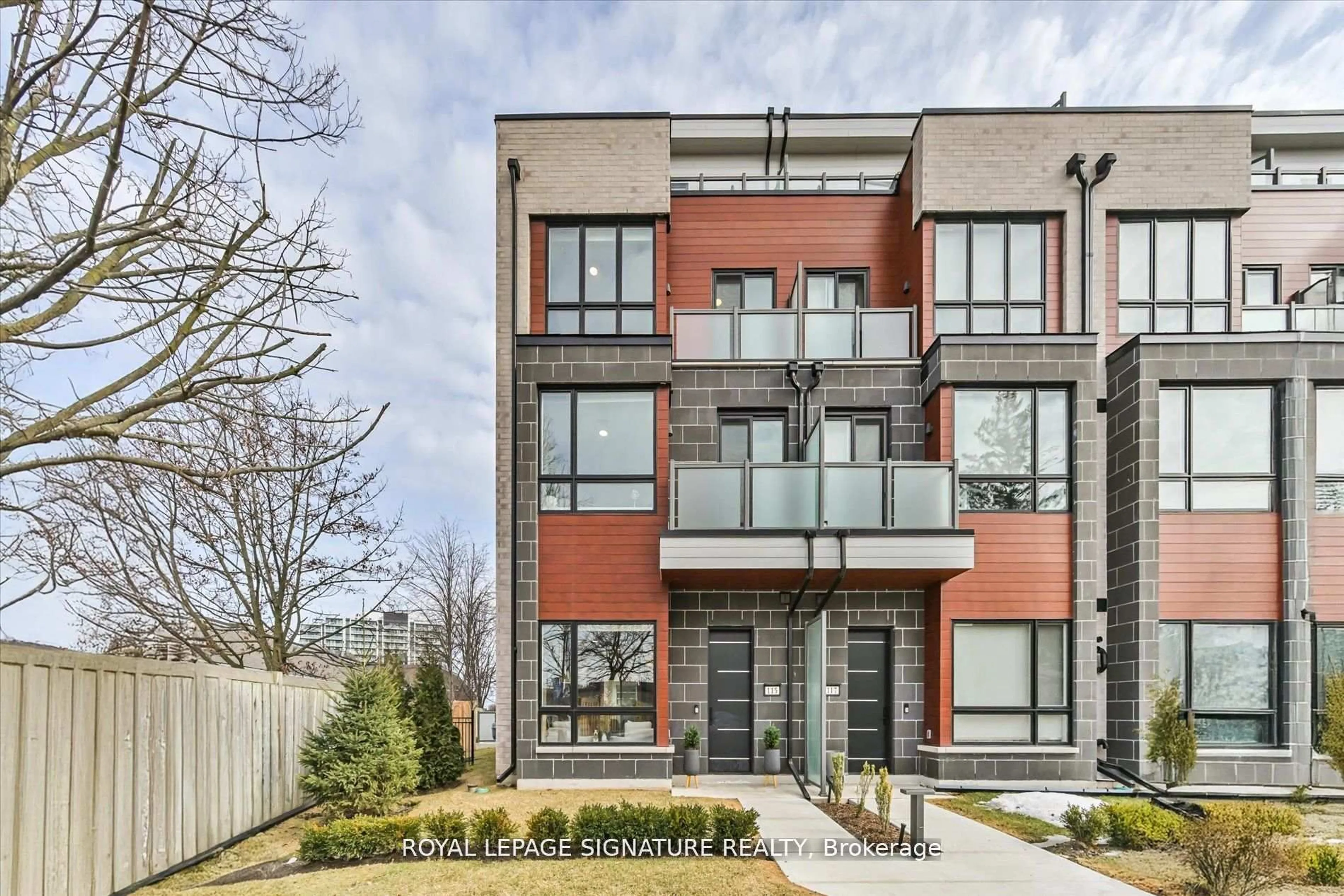 Home with brick exterior material, street for 115 High St, Mississauga Ontario L5H 1K4
