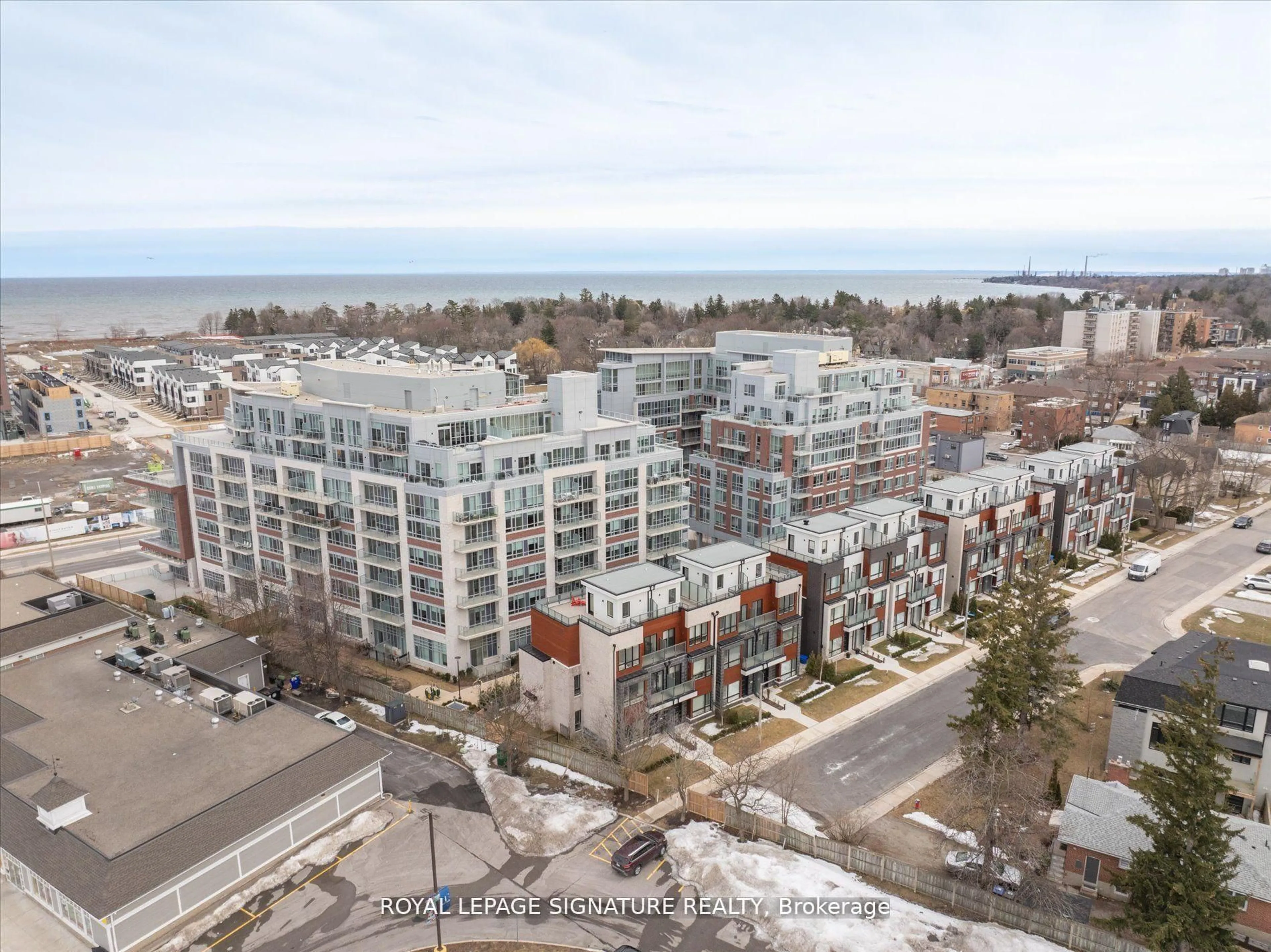 A pic from outside/outdoor area/front of a property/back of a property/a pic from drone, city buildings view from balcony for 115 High St, Mississauga Ontario L5H 1K4