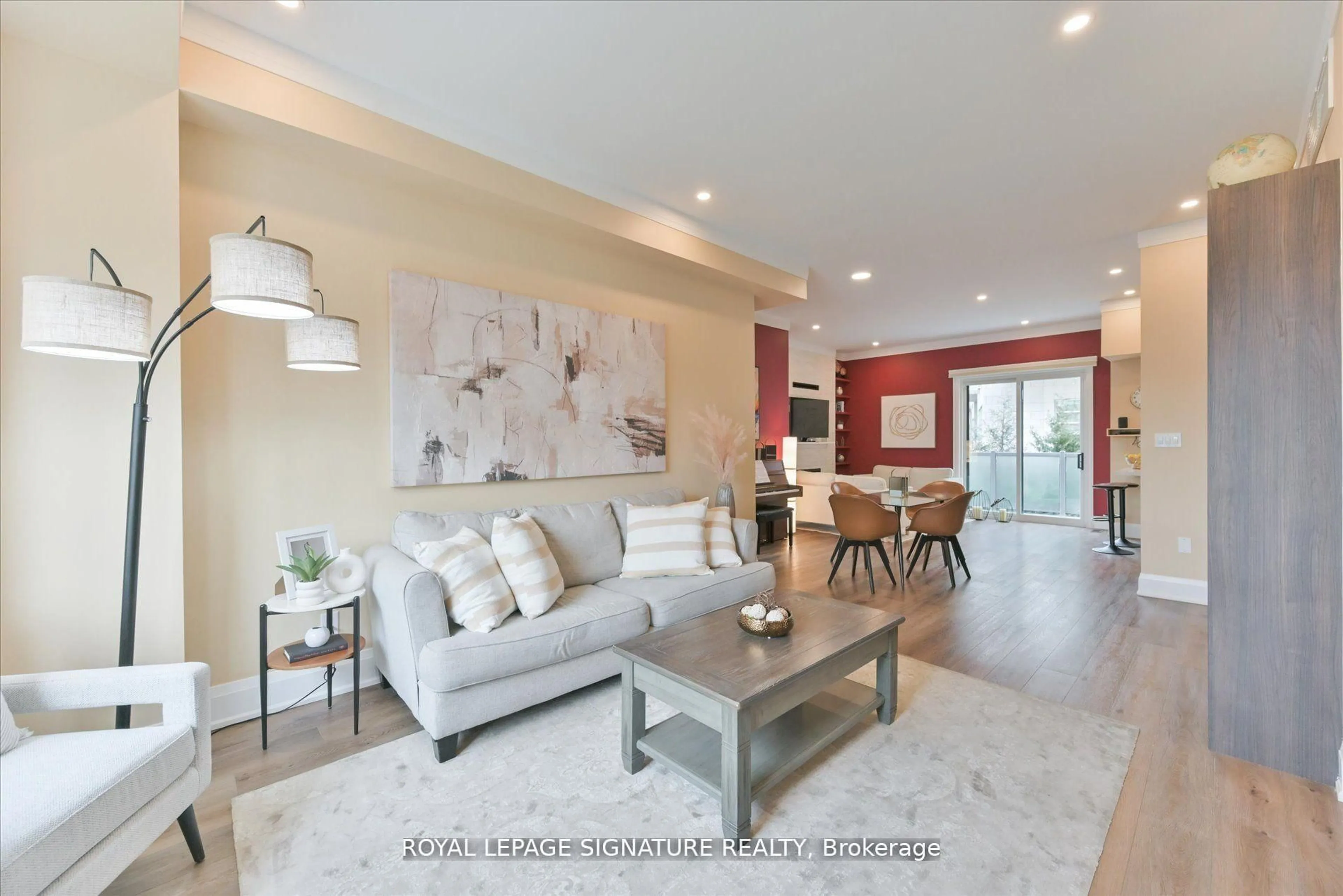 Living room with furniture, ceramic/tile floor for 115 High St, Mississauga Ontario L5H 1K4