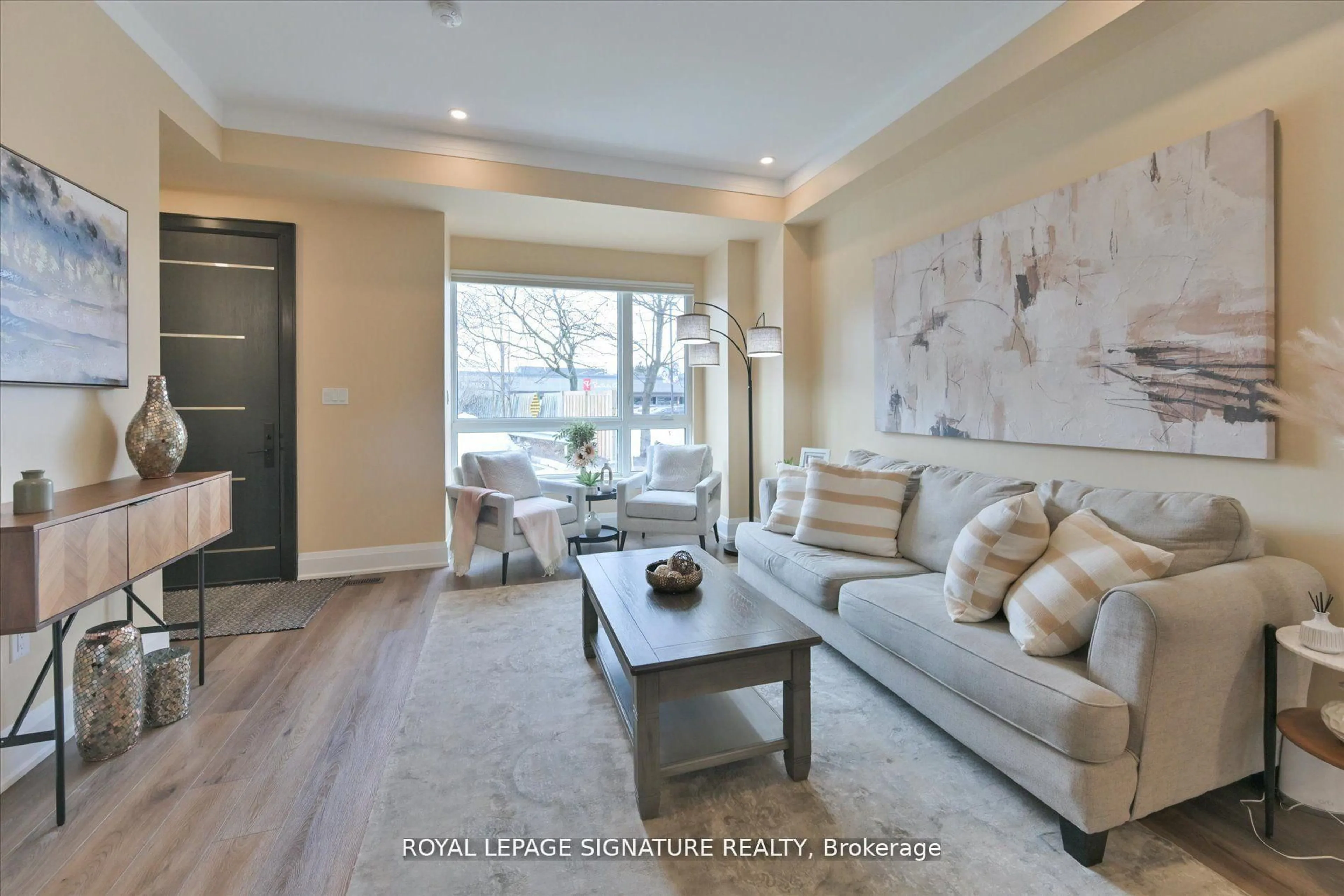 Living room with furniture, unknown for 115 High St, Mississauga Ontario L5H 1K4