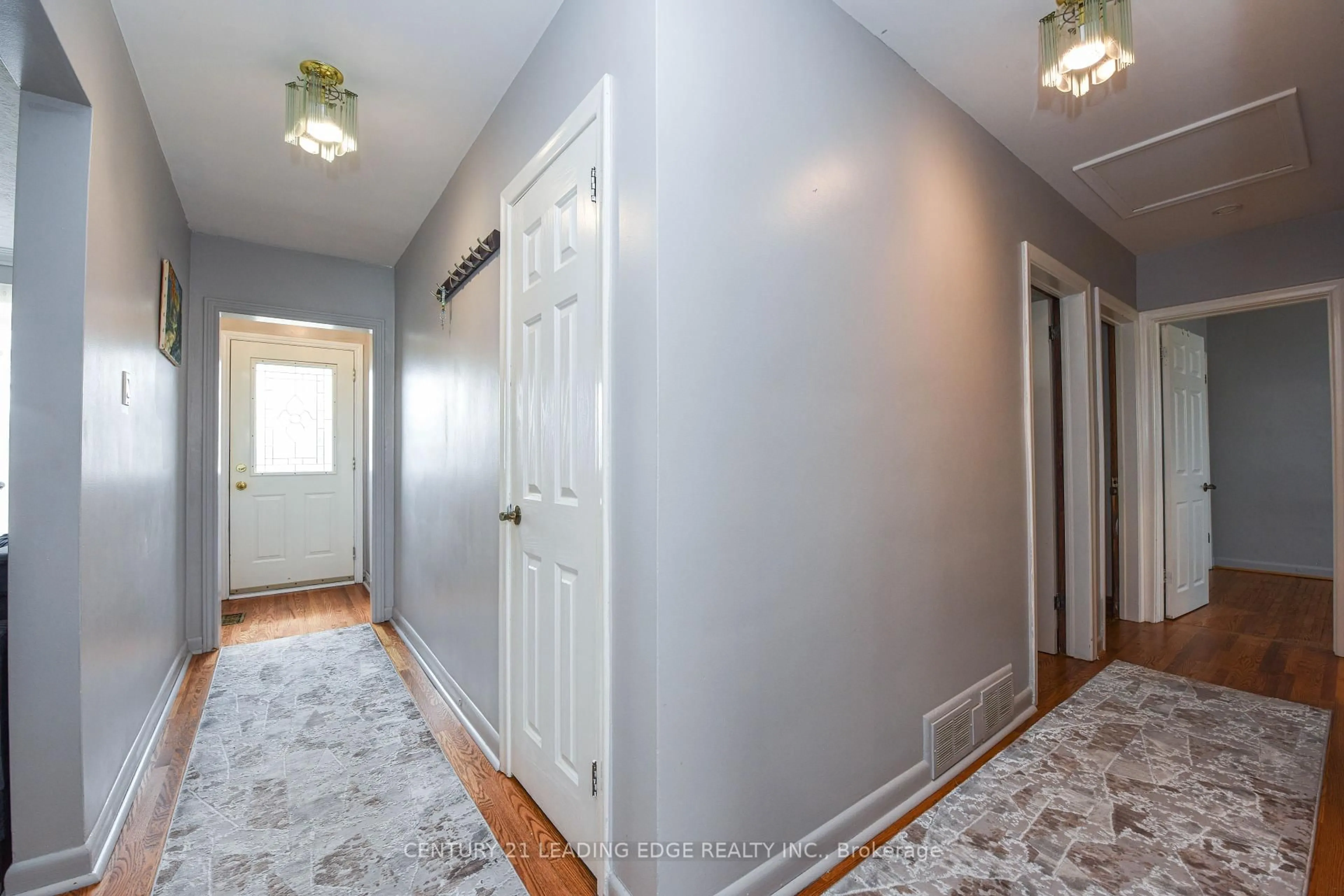 Indoor entryway for 34 Paragon Rd, Toronto Ontario M9R 1J8