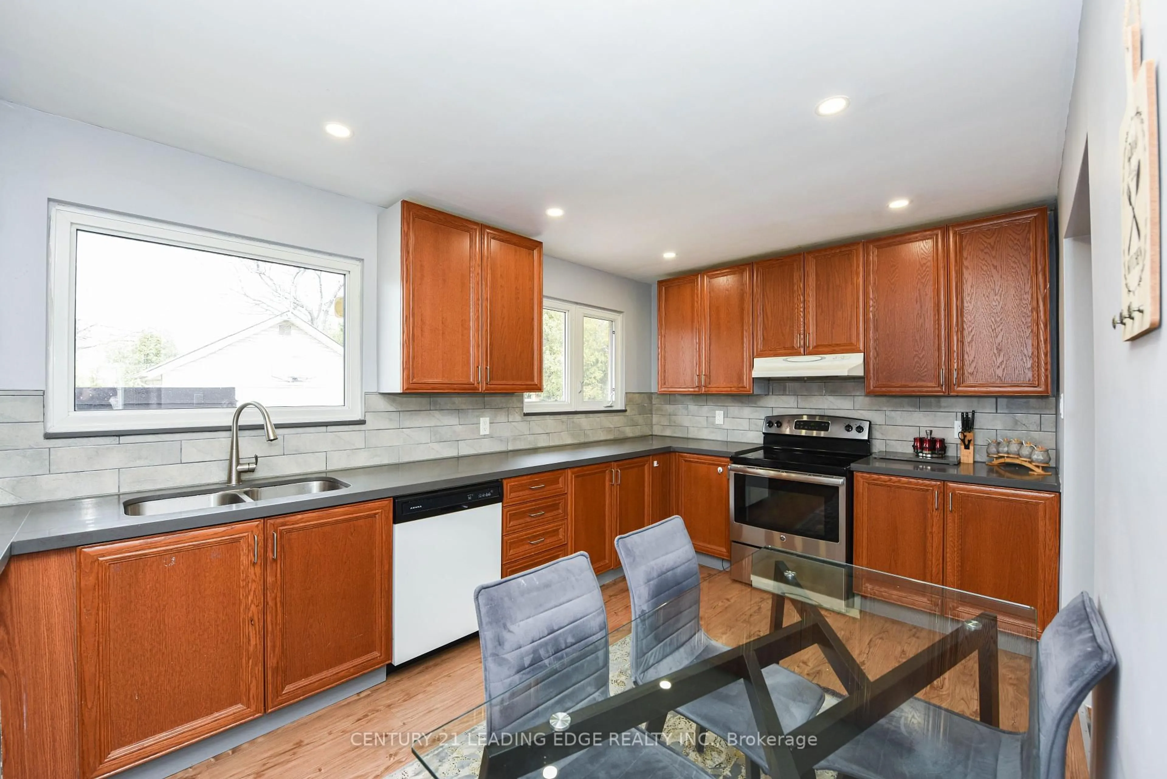 Open concept kitchen, unknown for 34 Paragon Rd, Toronto Ontario M9R 1J8