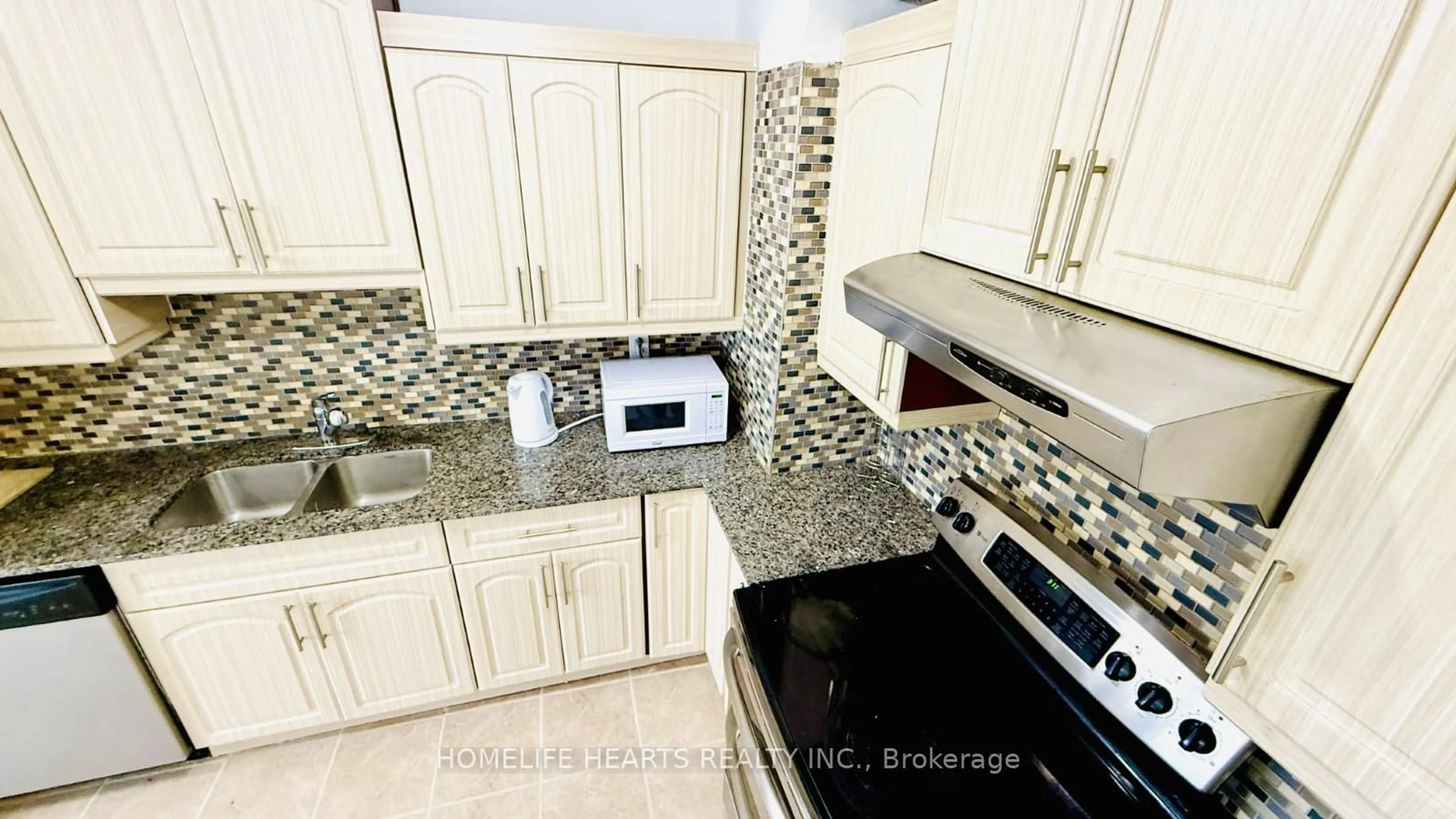 Standard kitchen, ceramic/tile floor for 455 Sentinel Rd #1112, Toronto Ontario M3J 1V5
