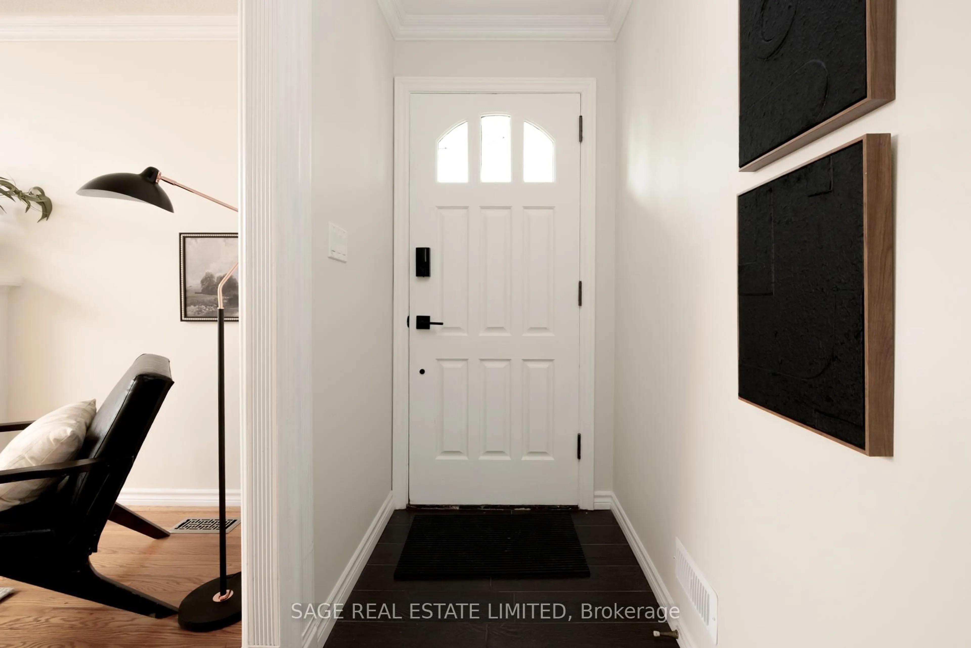 Indoor entryway for 52 Glen Agar Dr, Toronto Ontario M9B 5M1