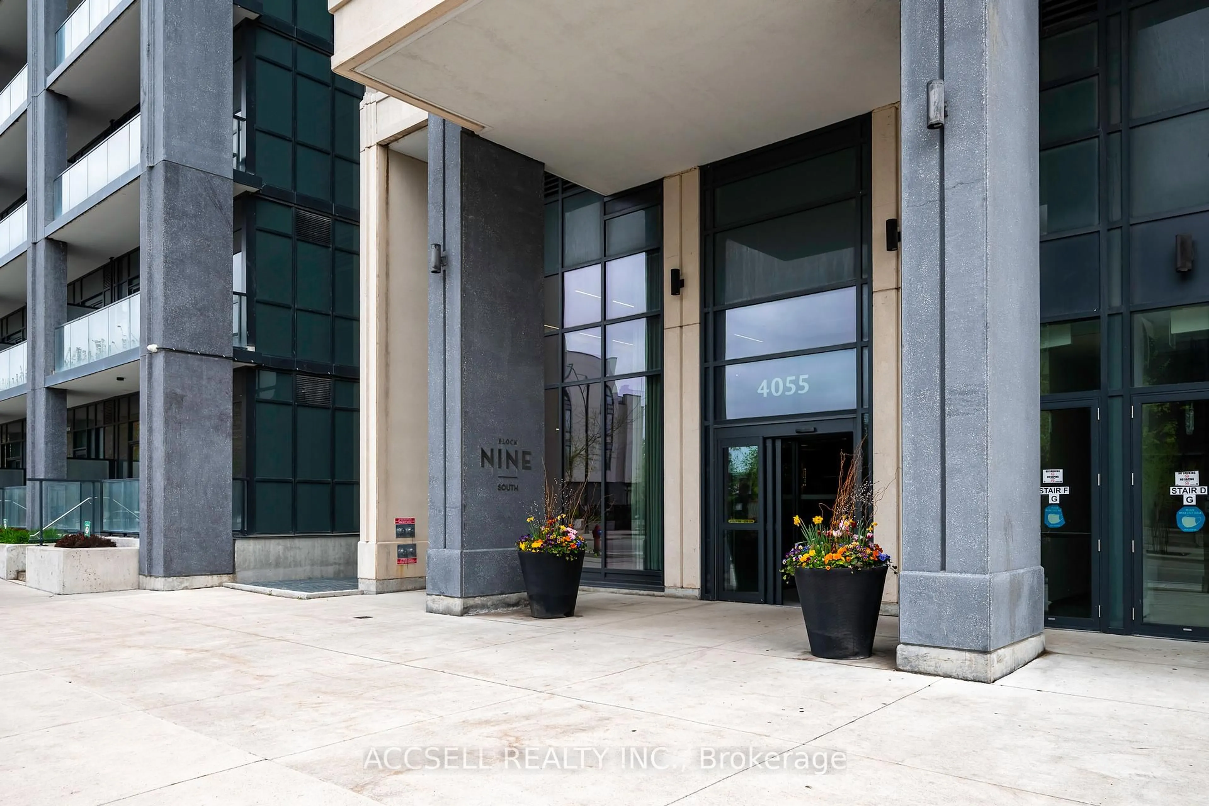 Indoor foyer for 4055 Parkside Village Dr #334, Mississauga Ontario L5B 0K8