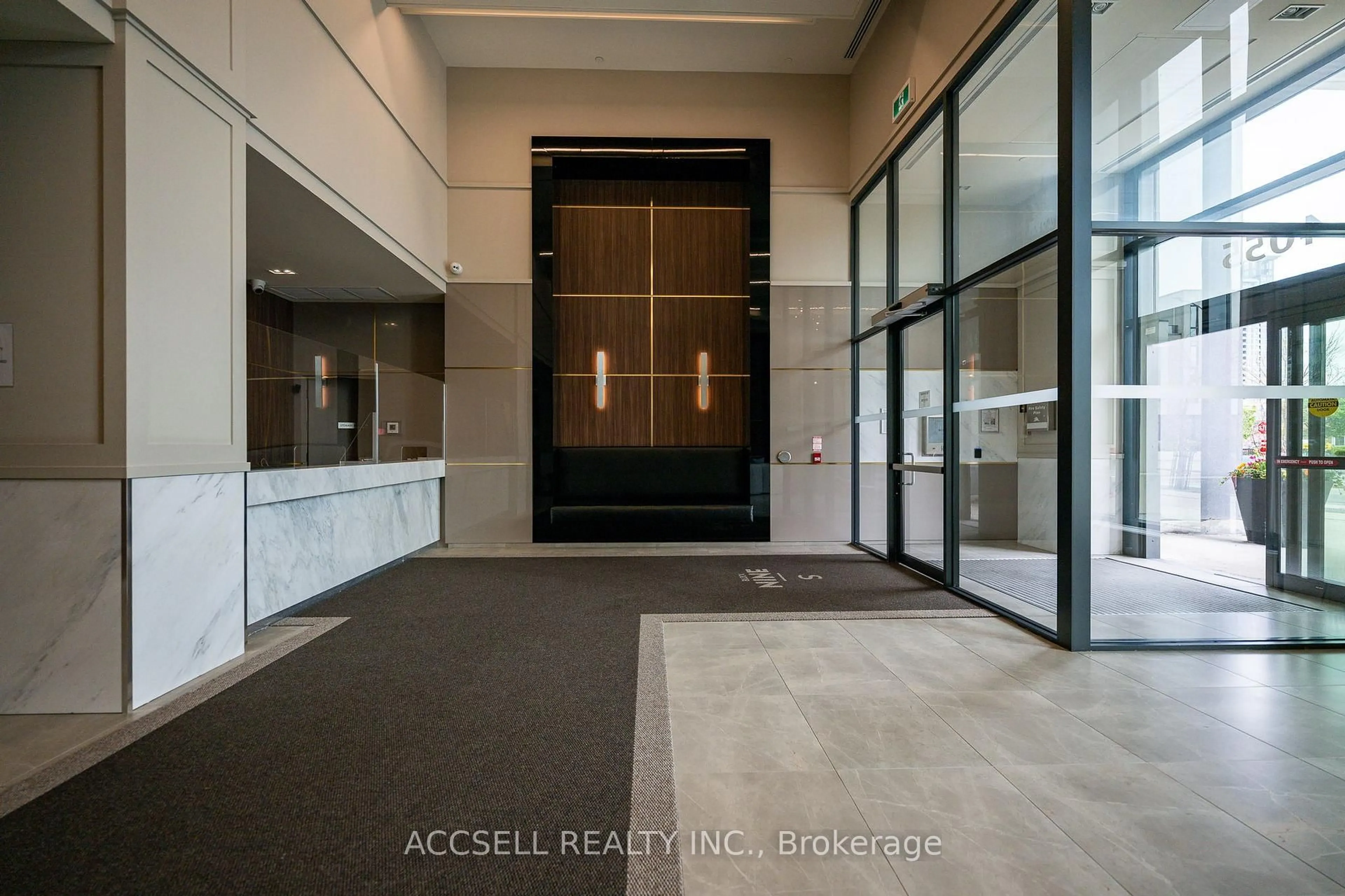Indoor foyer for 4055 Parkside Village Dr #334, Mississauga Ontario L5B 0K8