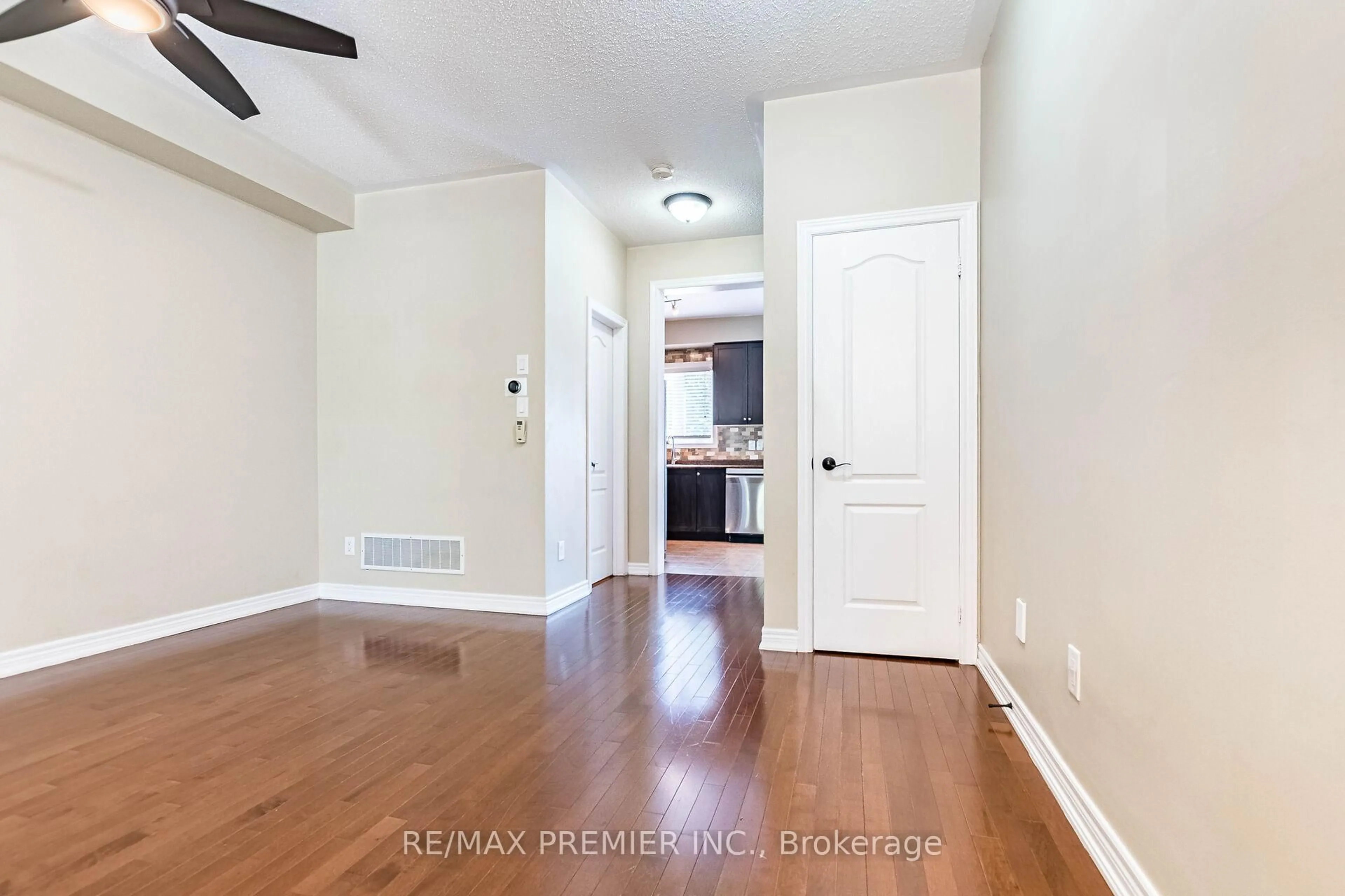 Indoor entryway for 595 Grant Way, Milton Ontario L9T 0W1