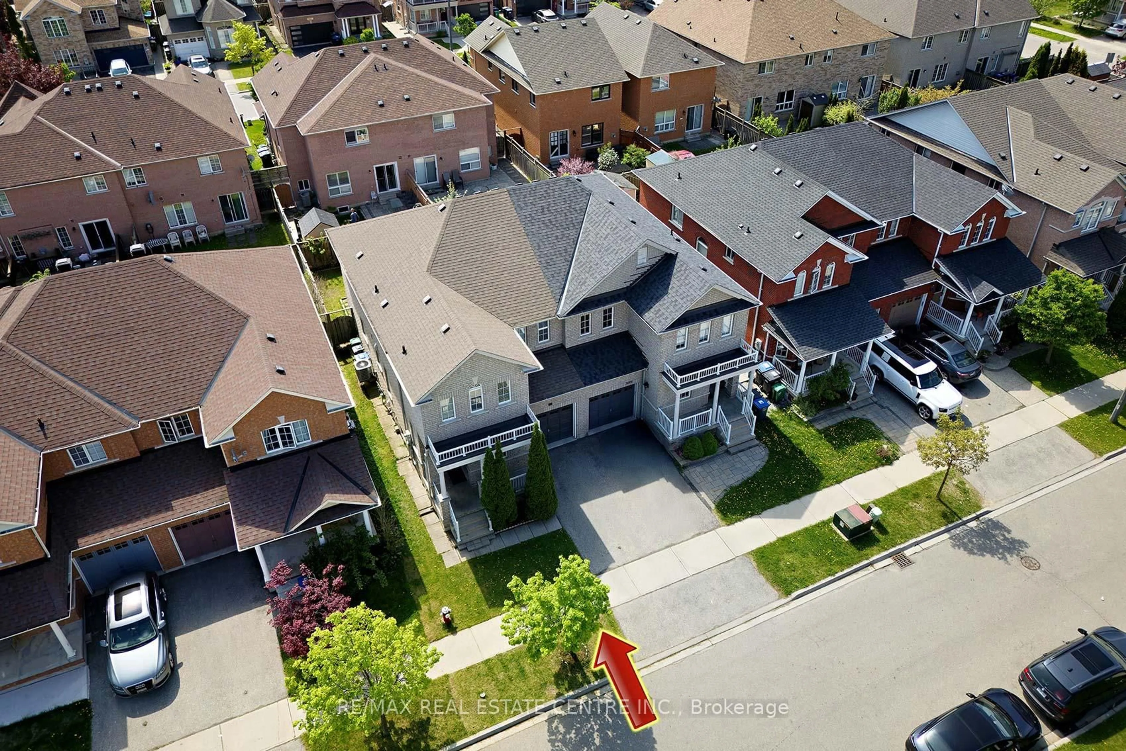 A pic from outside/outdoor area/front of a property/back of a property/a pic from drone, street for 3686 Aruba Pl, Mississauga Ontario L5M 6Z2