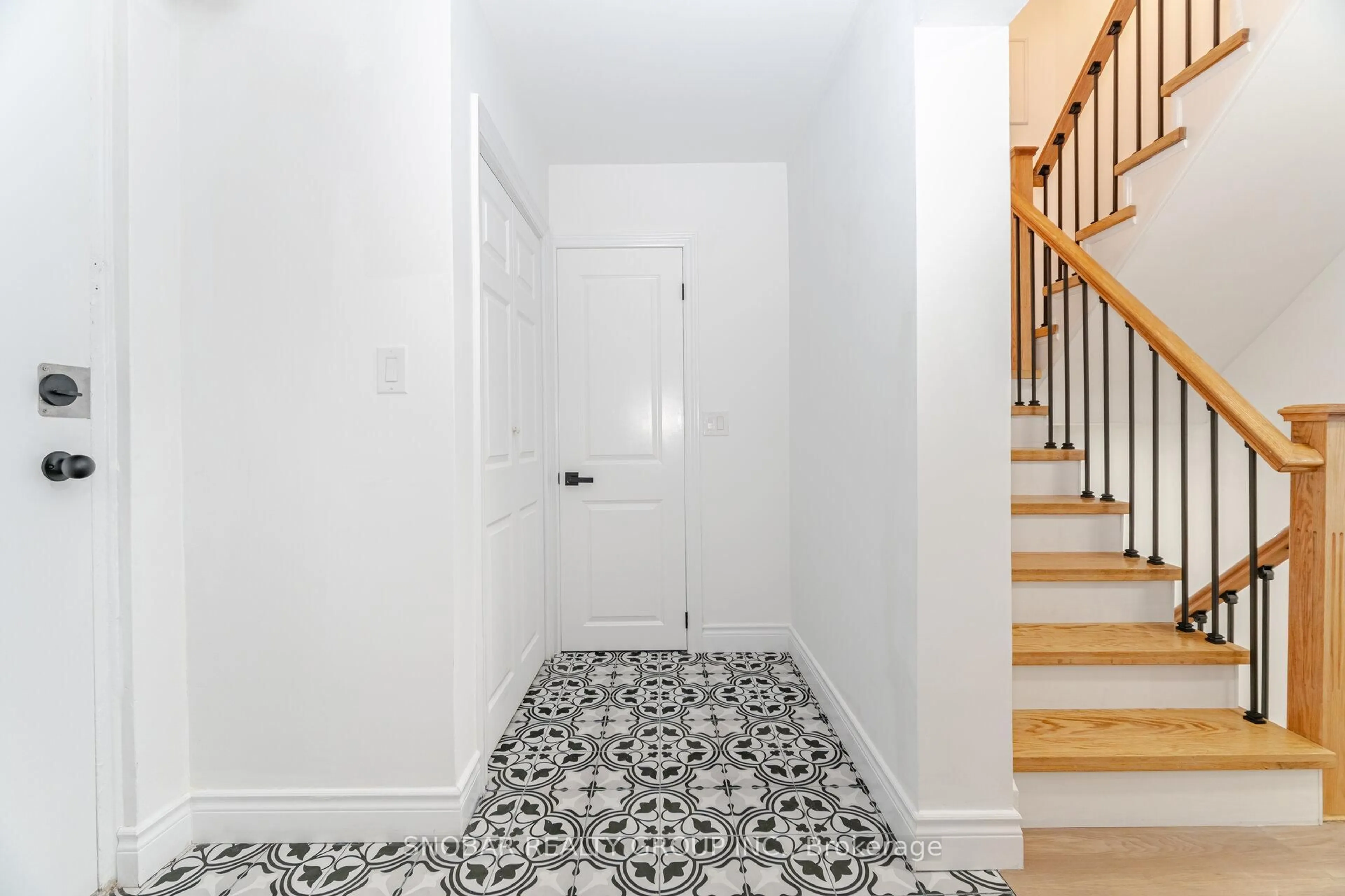 Unknown for 3360 The Credit Woodlands N/A #10, Mississauga Ontario L5C 2J8