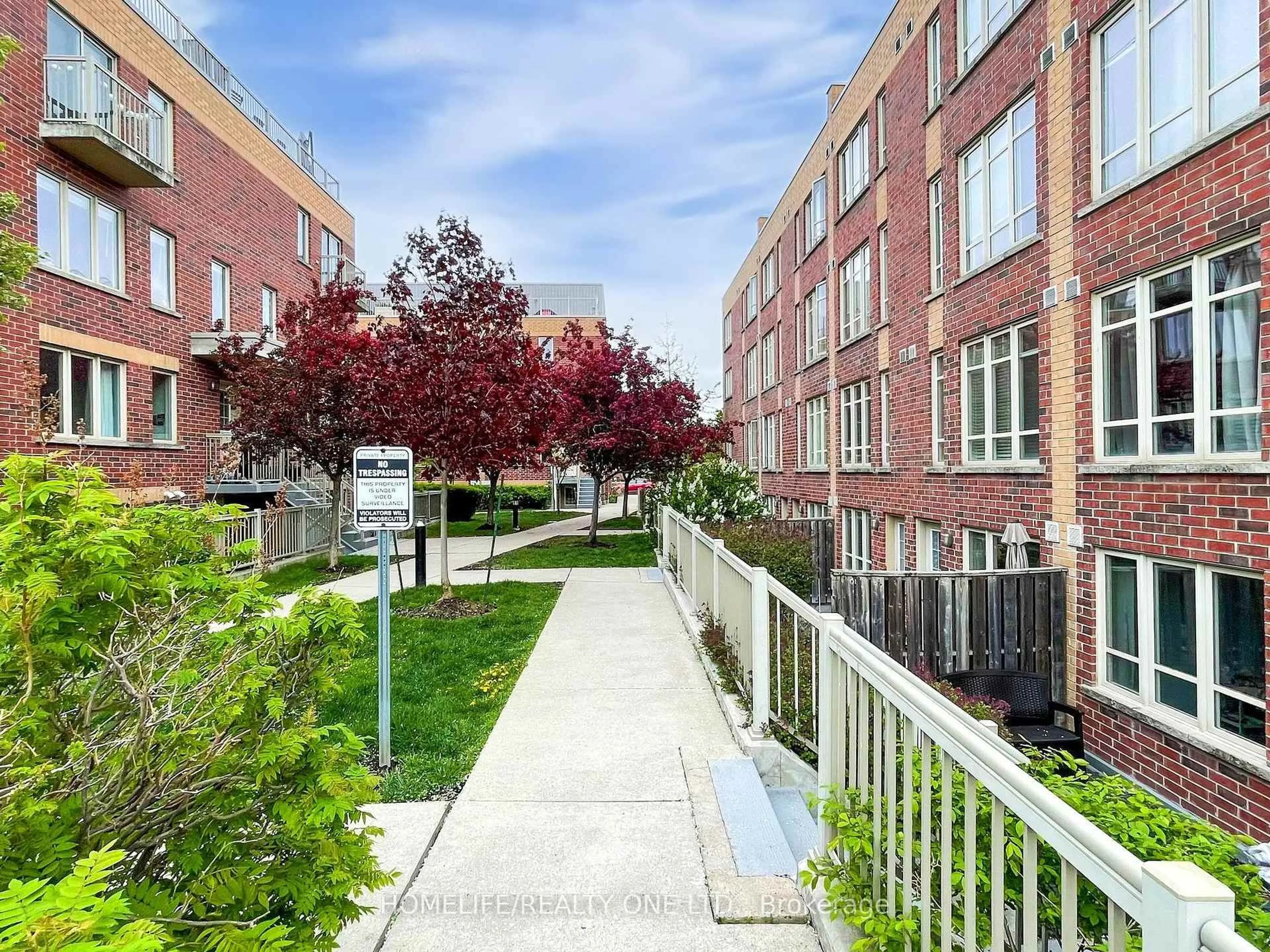 Patio, street for 25 Elsie Lane #TH145, Toronto Ontario M6P 3N3